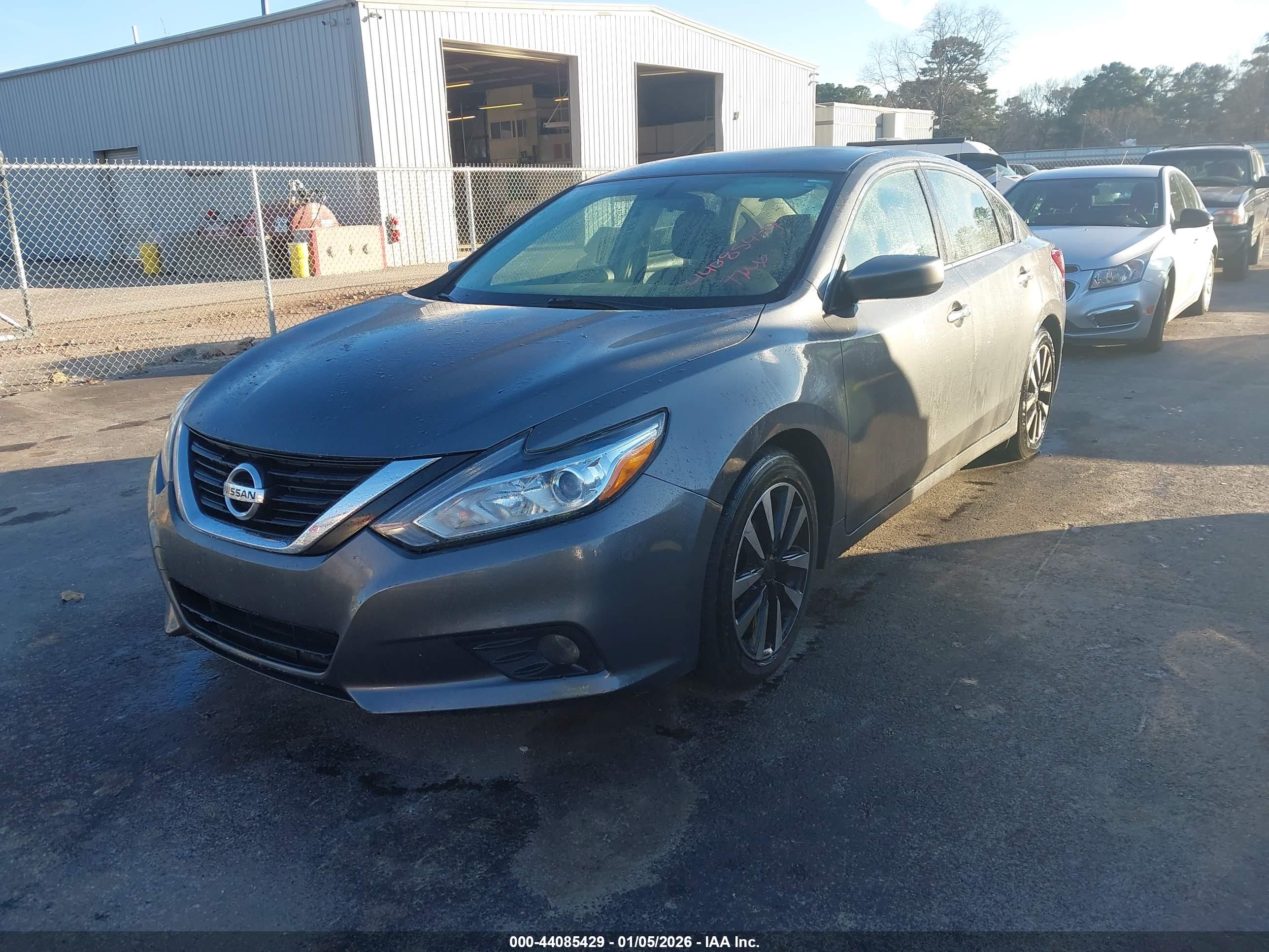 NISSAN ALTIMA image 2
