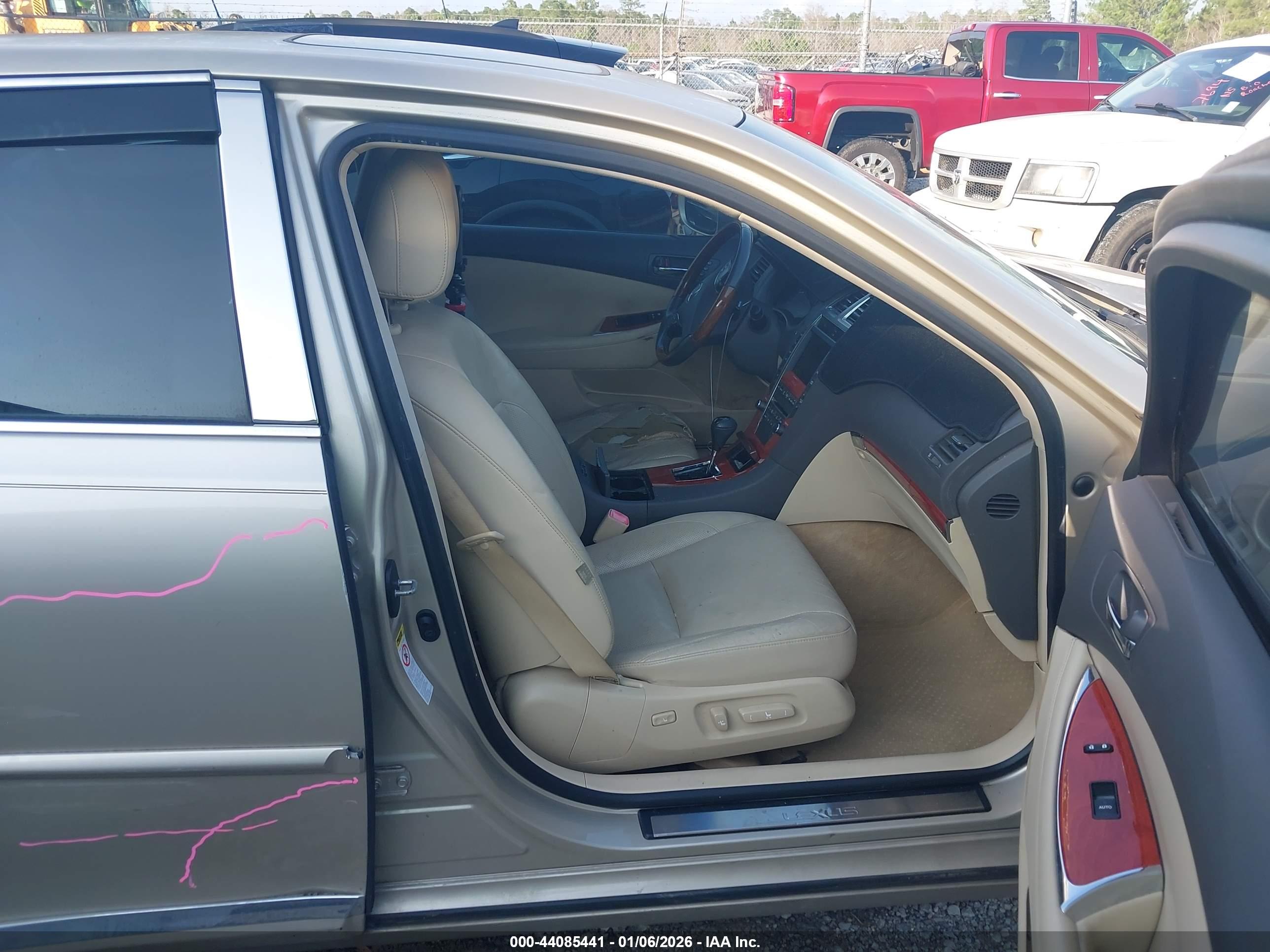 LEXUS ES image 5