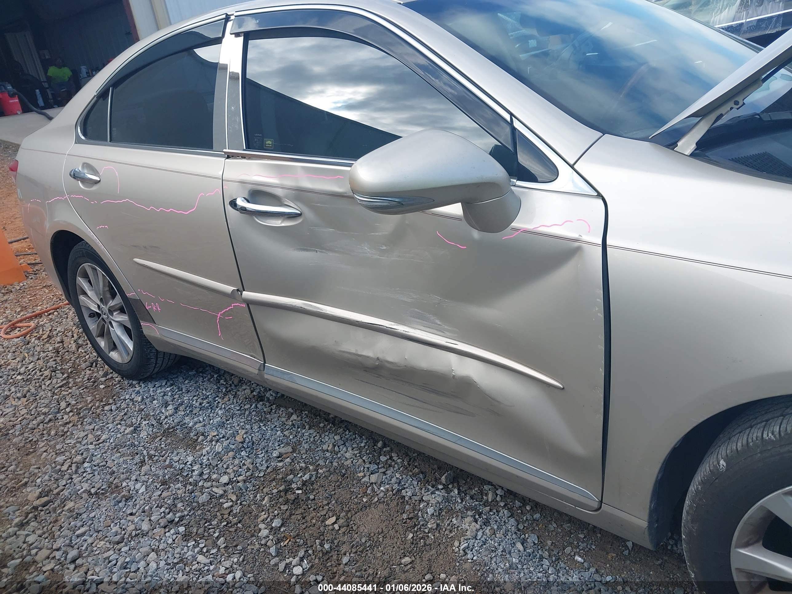 LEXUS ES image 6