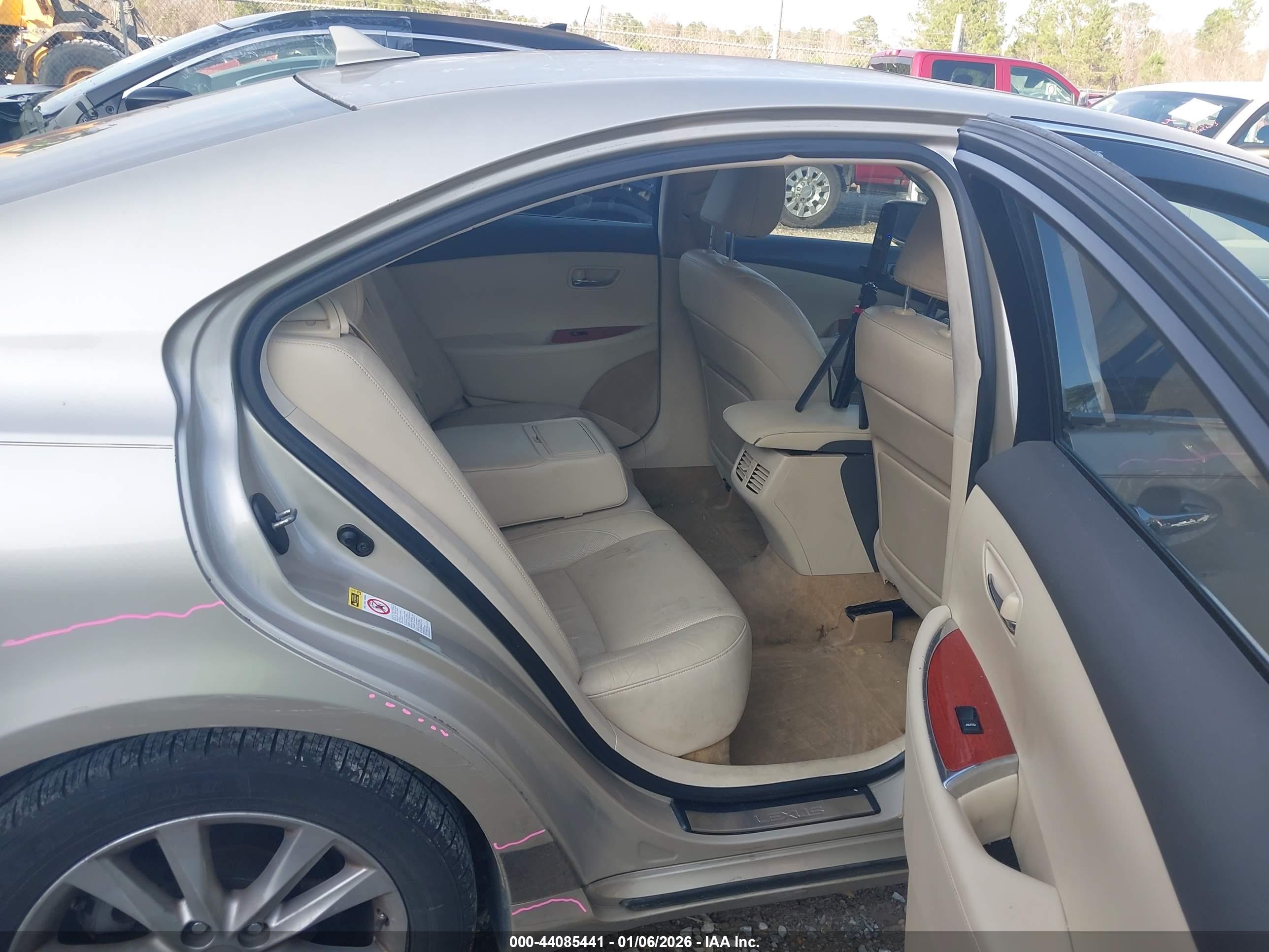 LEXUS ES image 8
