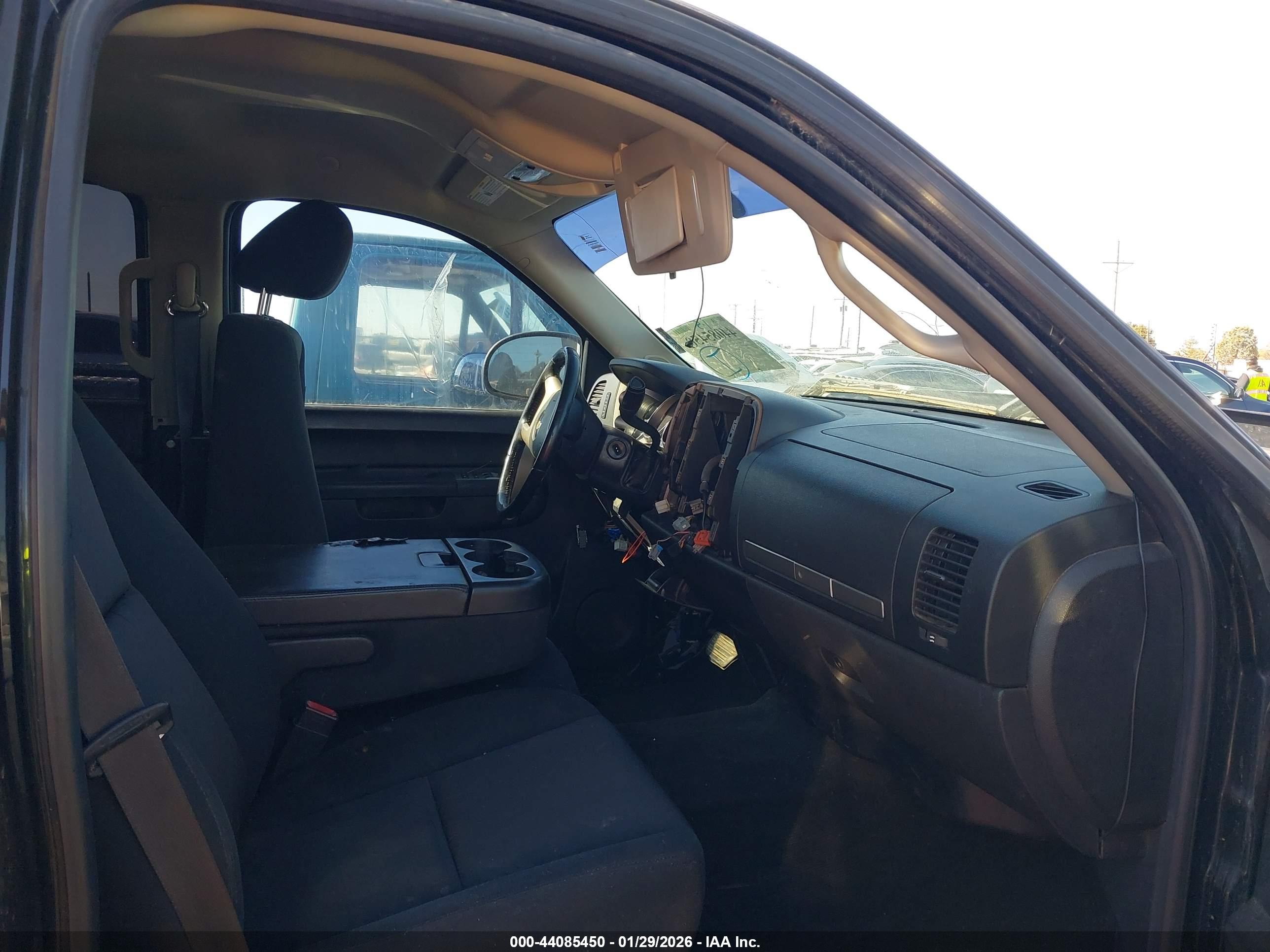 CHEVROLET SILVERADO image 5
