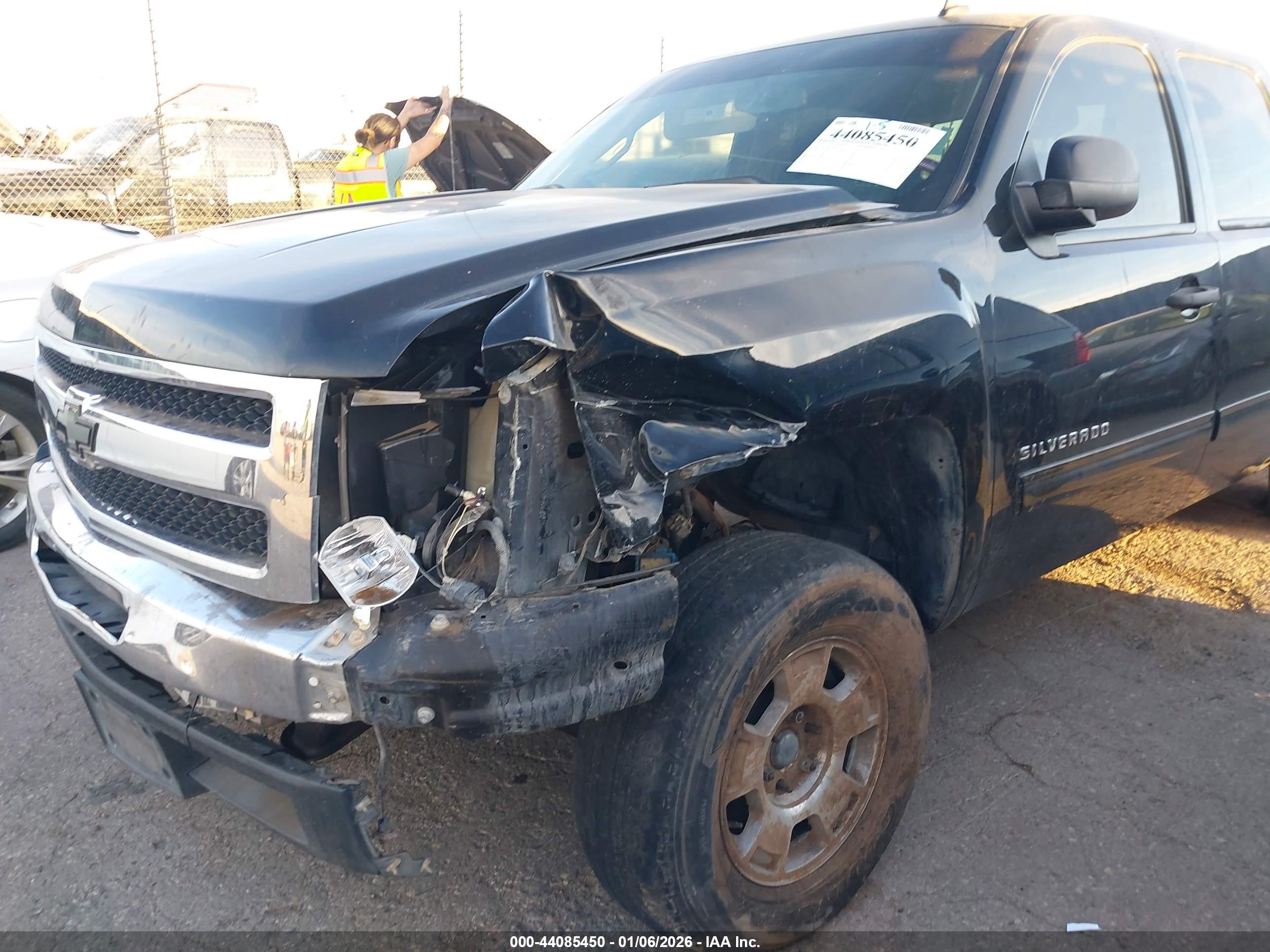 CHEVROLET SILVERADO image 6
