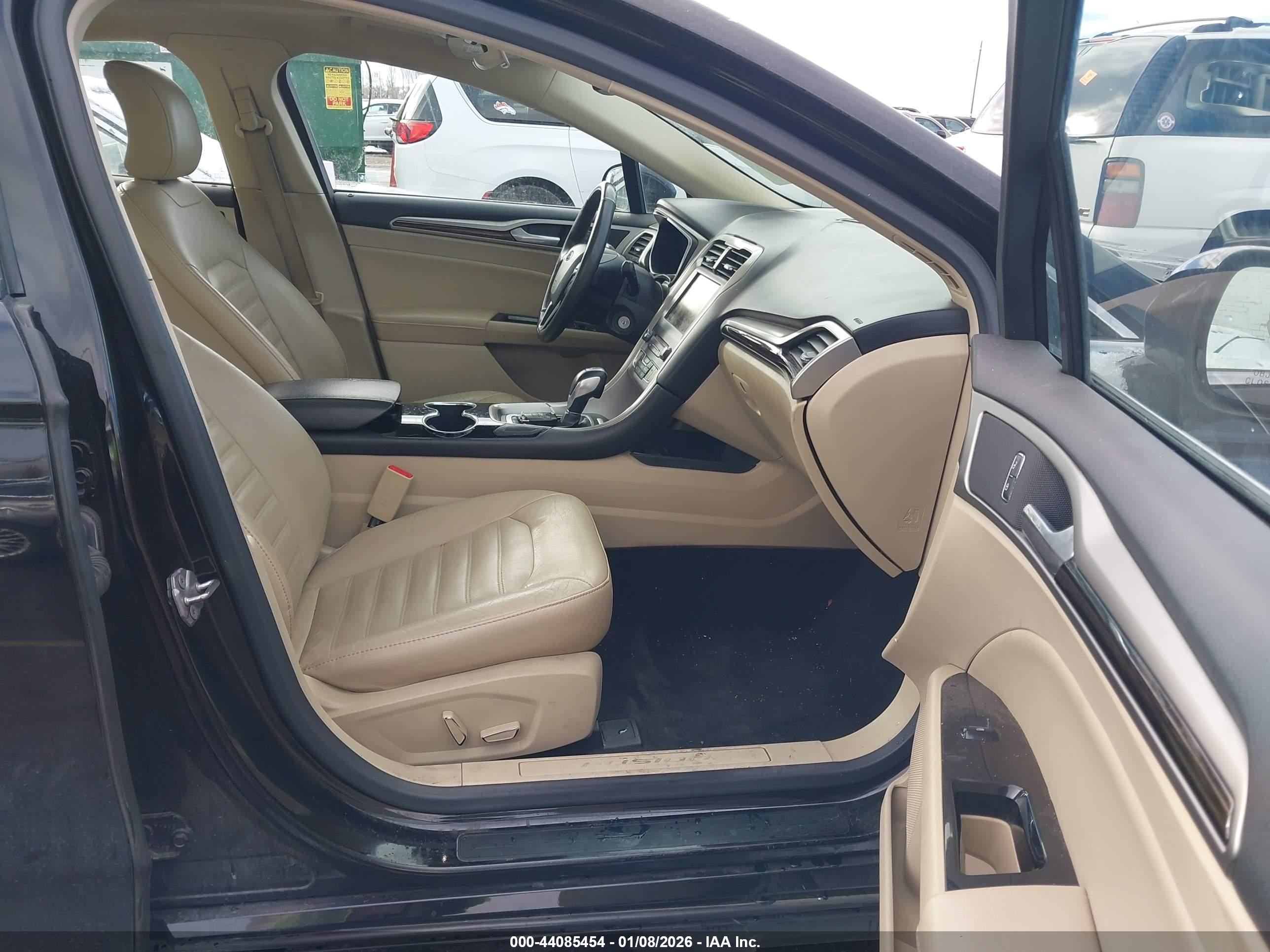 FORD FUSION image 5