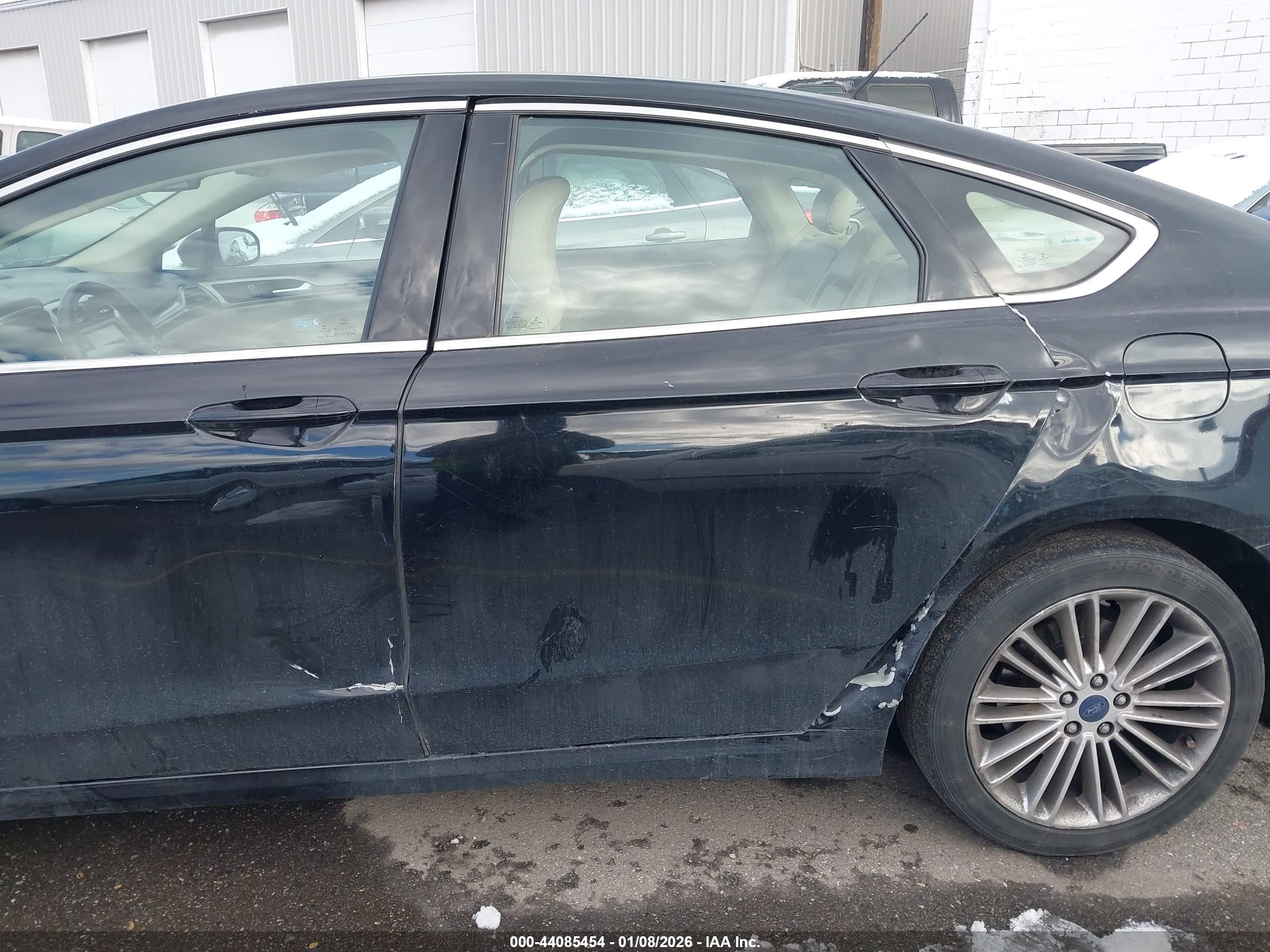 FORD FUSION image 6
