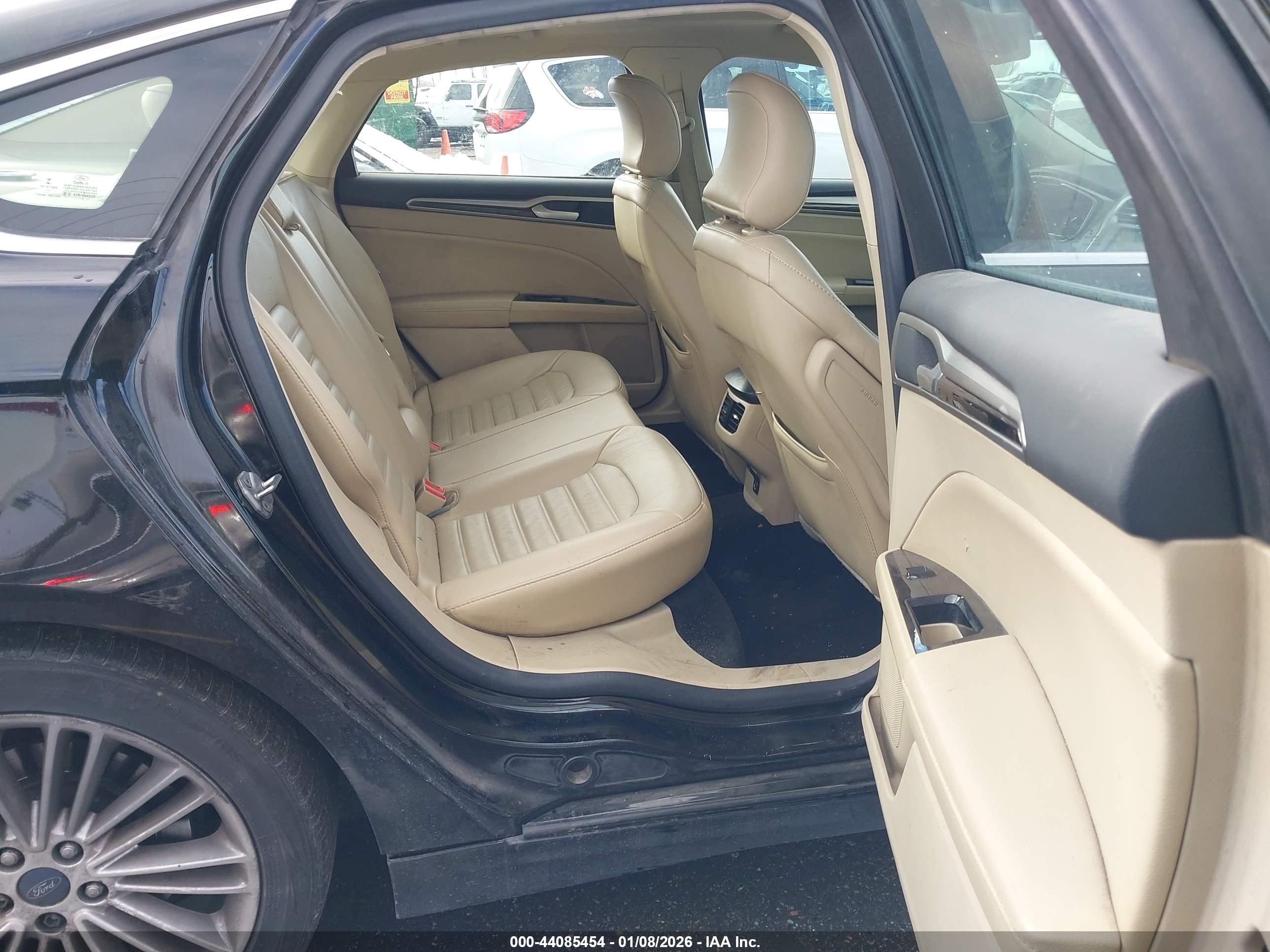 FORD FUSION image 8