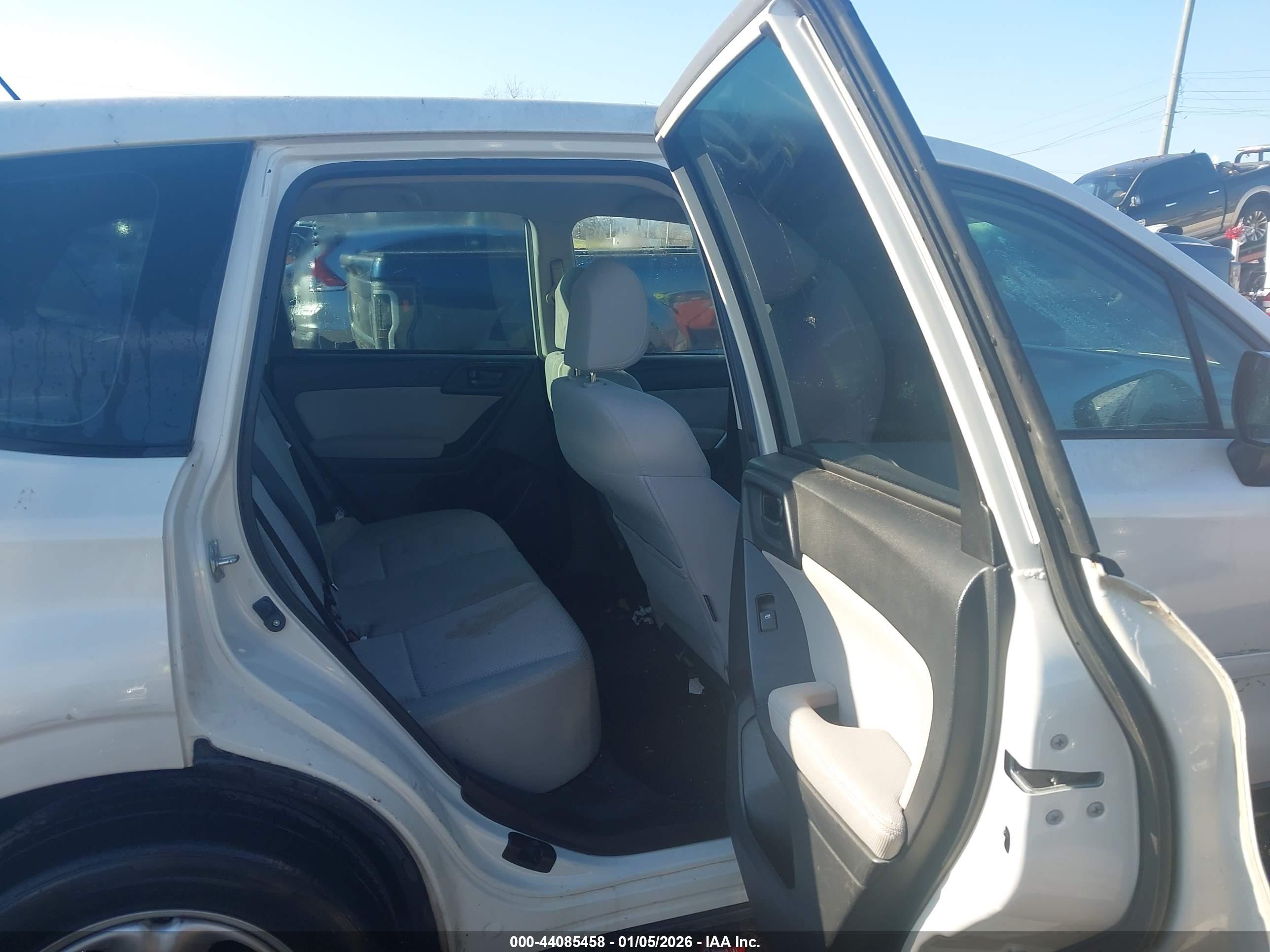 SUBARU FORESTER image 8
