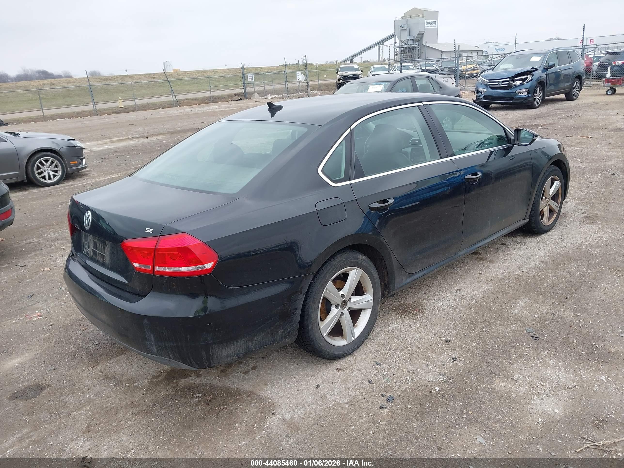 VOLKSWAGEN PASSAT image 4