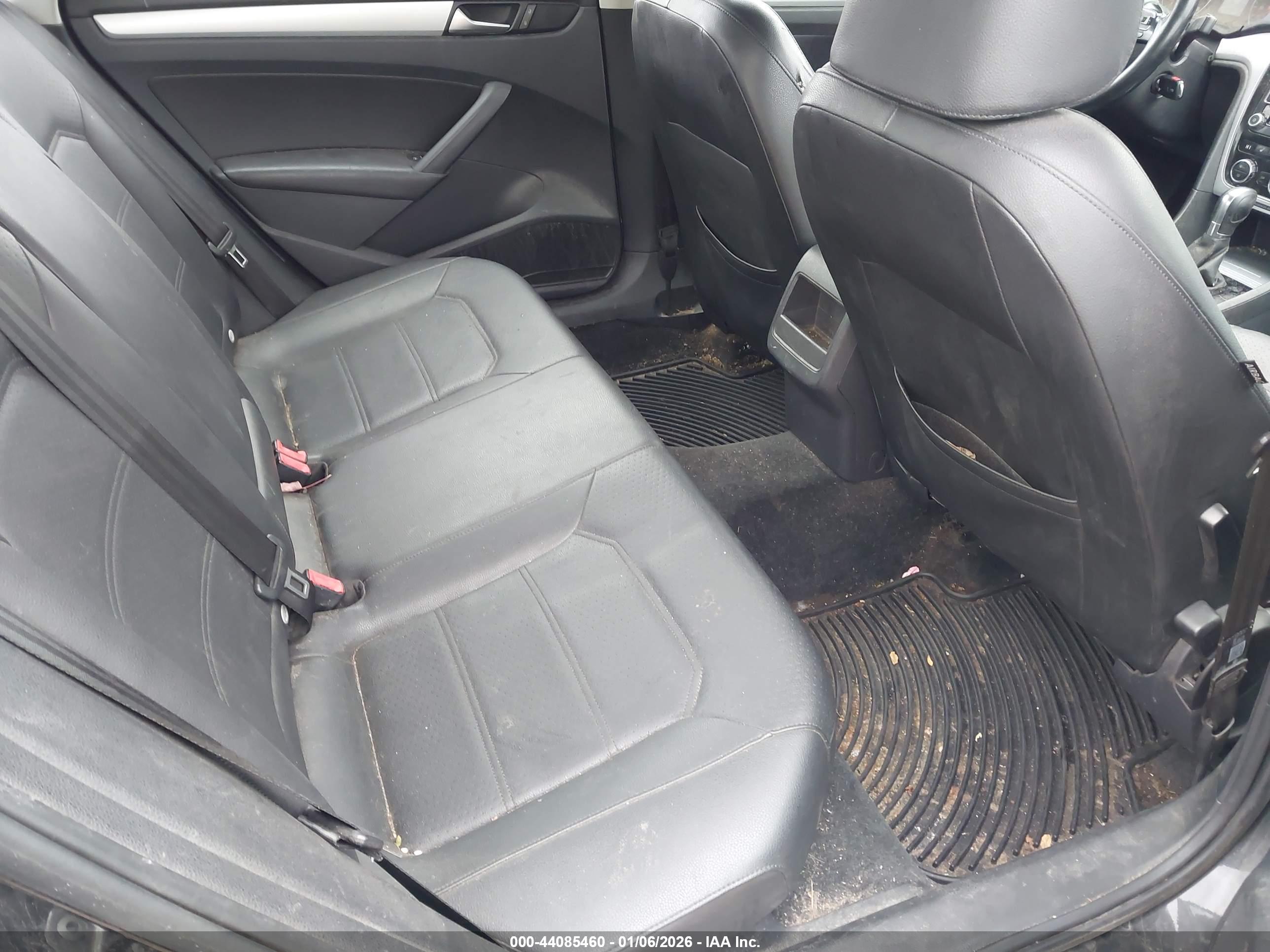 VOLKSWAGEN PASSAT image 8