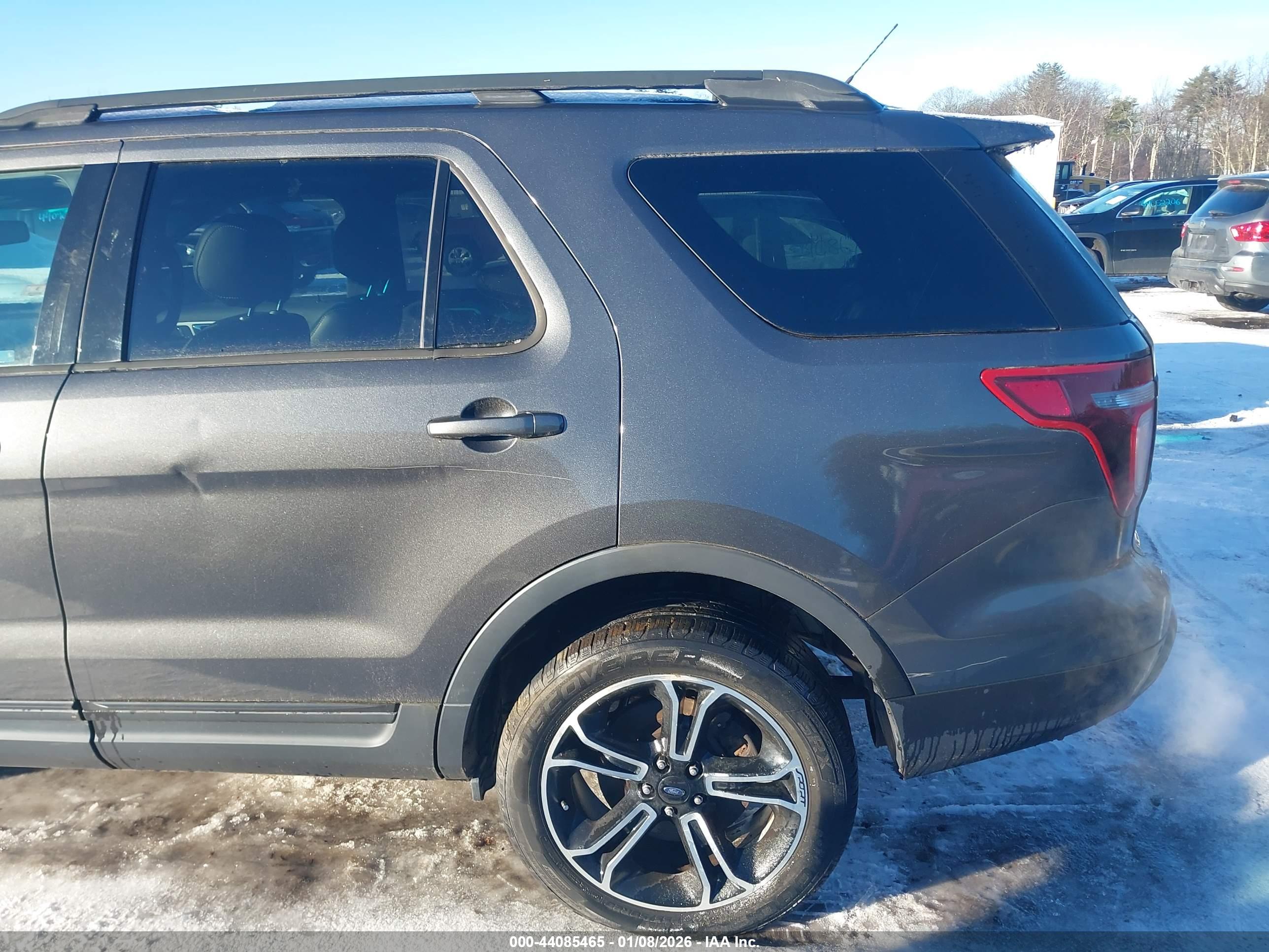 FORD EXPLORER image 6