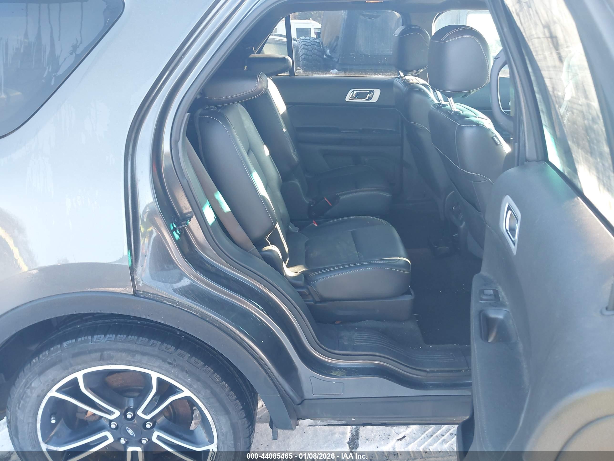 FORD EXPLORER image 8