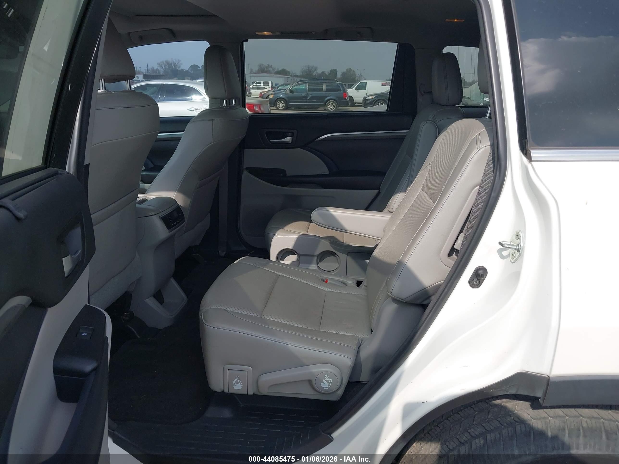 TOYOTA HIGHLANDER image 8