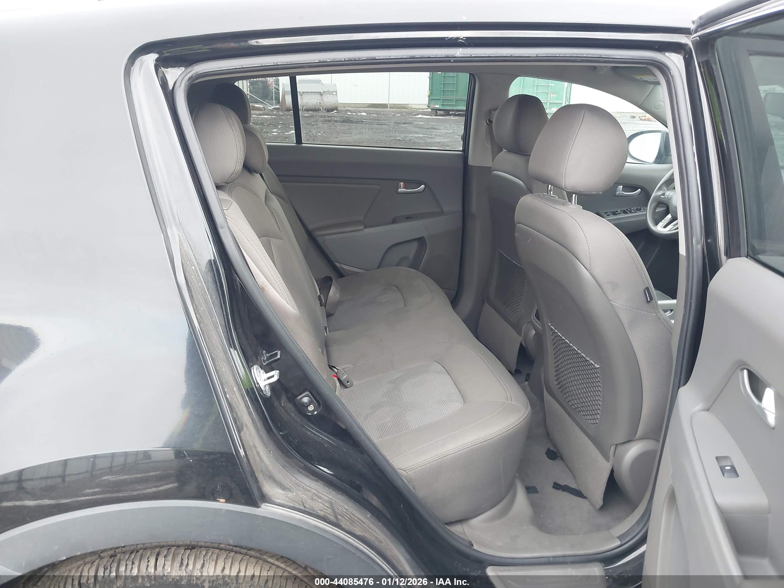 KIA SPORTAGE image 8