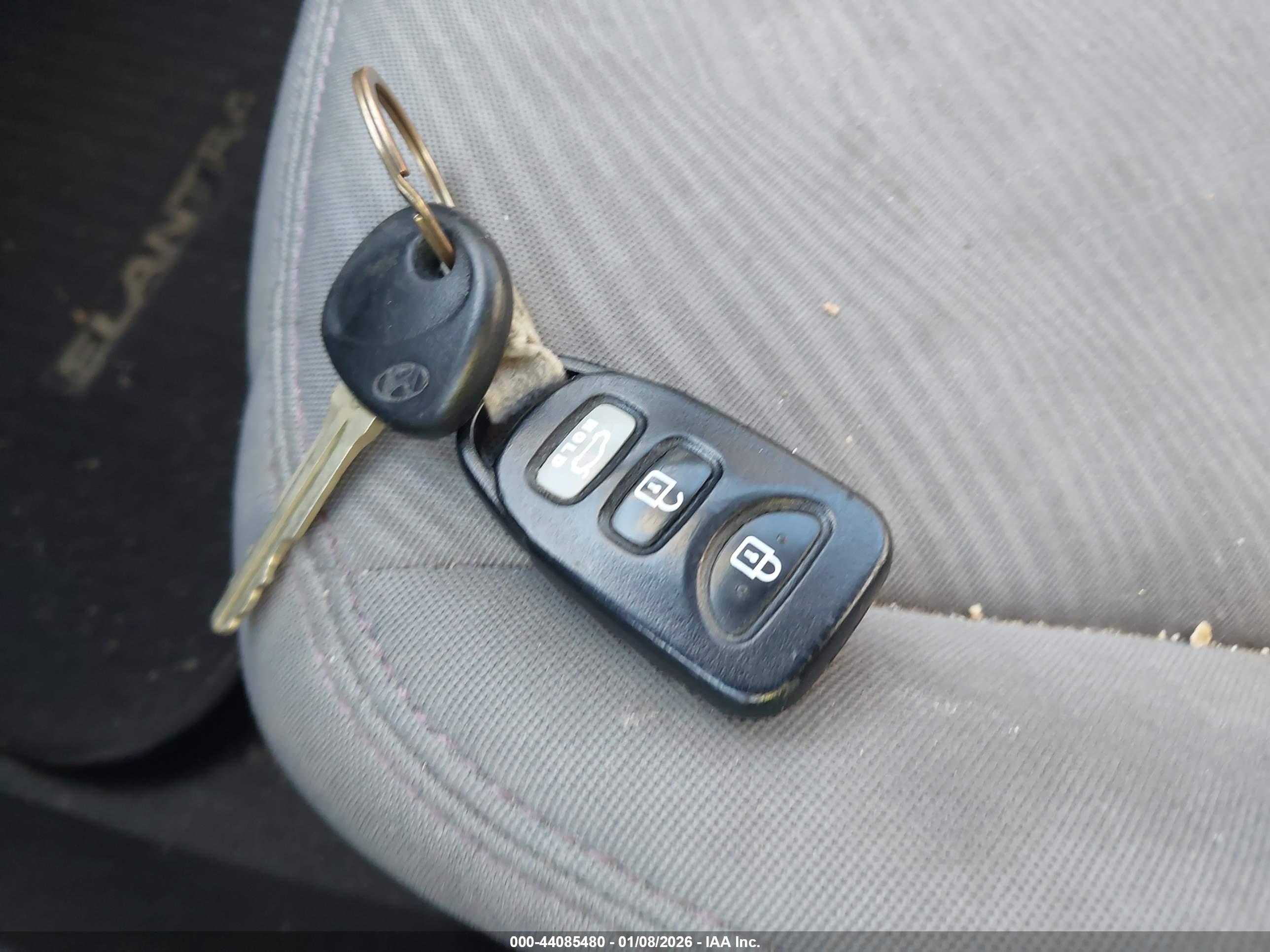 HYUNDAI ELANTRA image 11