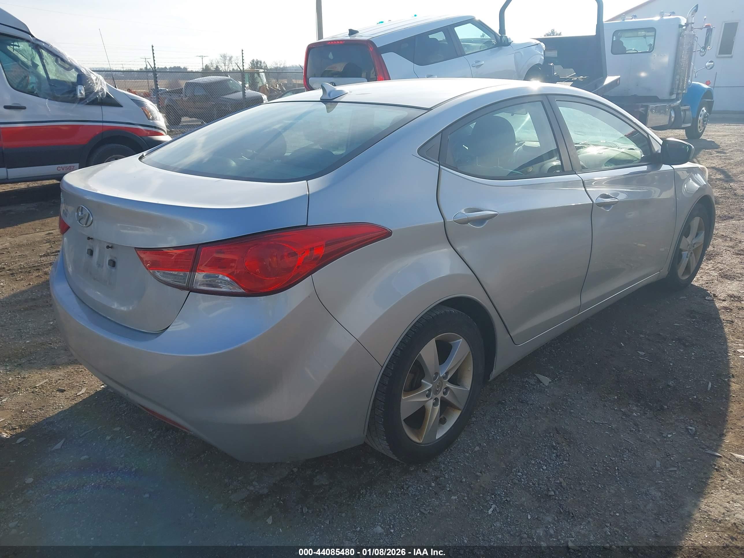 HYUNDAI ELANTRA image 4