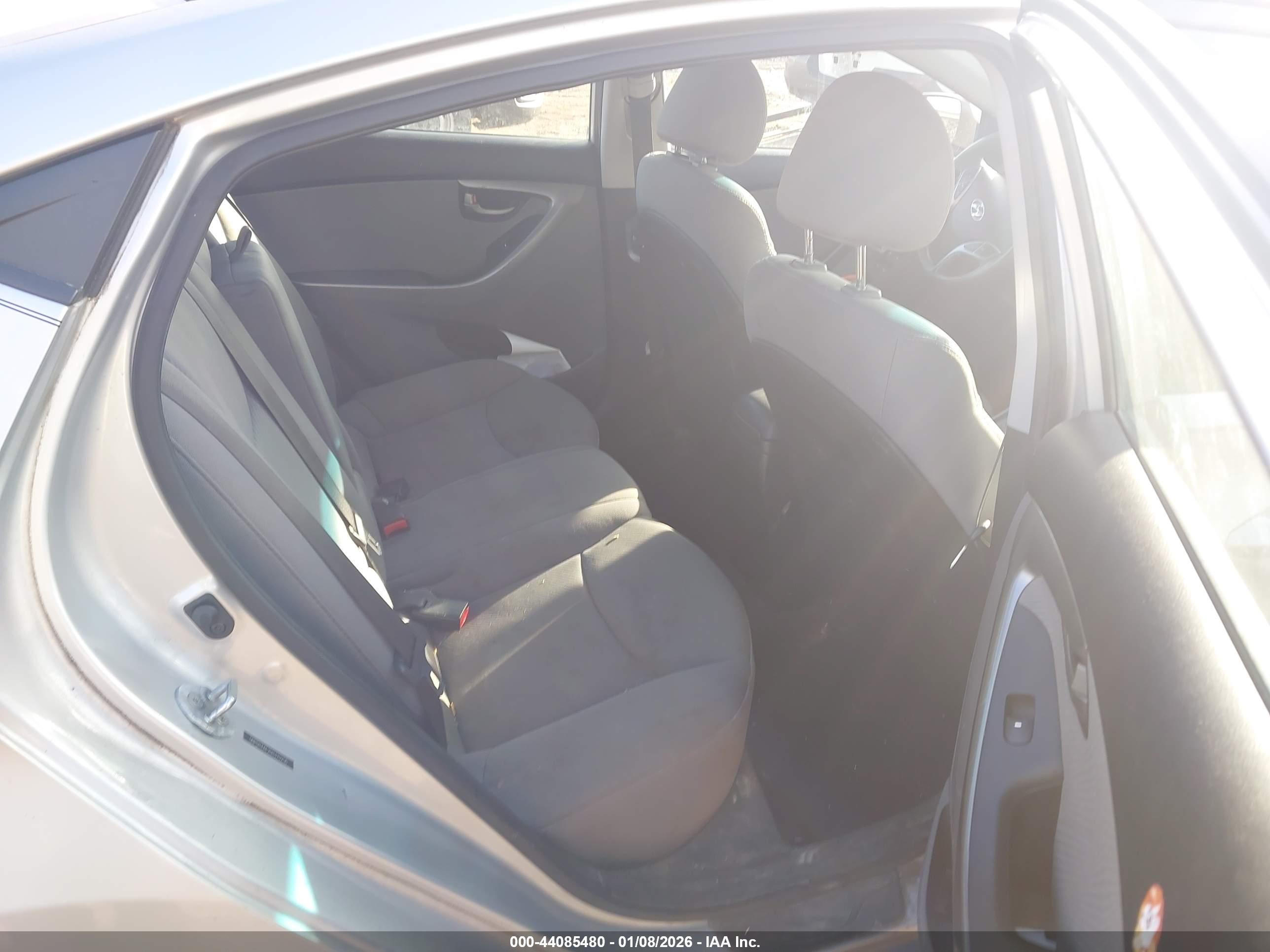 HYUNDAI ELANTRA image 8