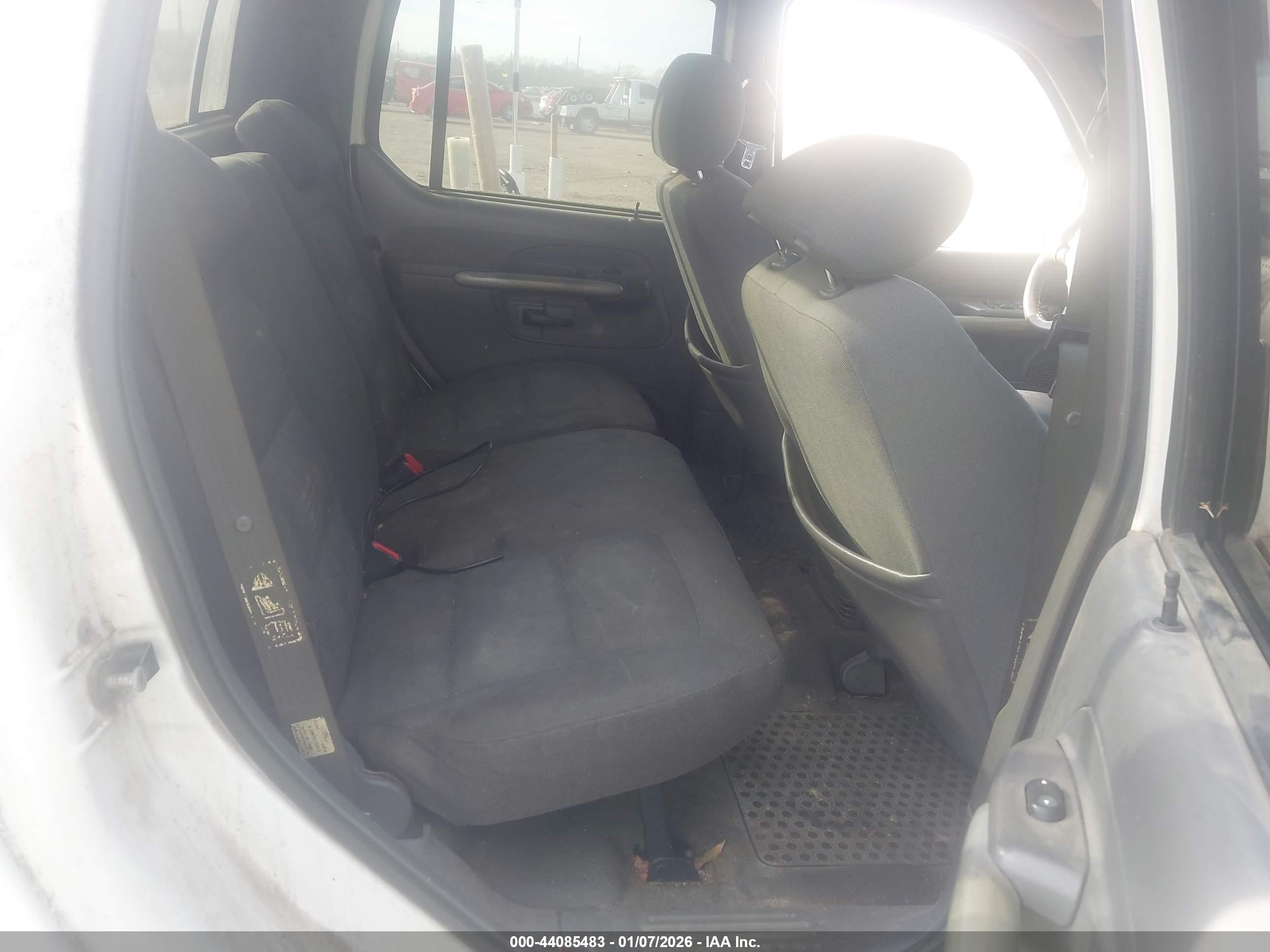 FORD EXPLORER image 8