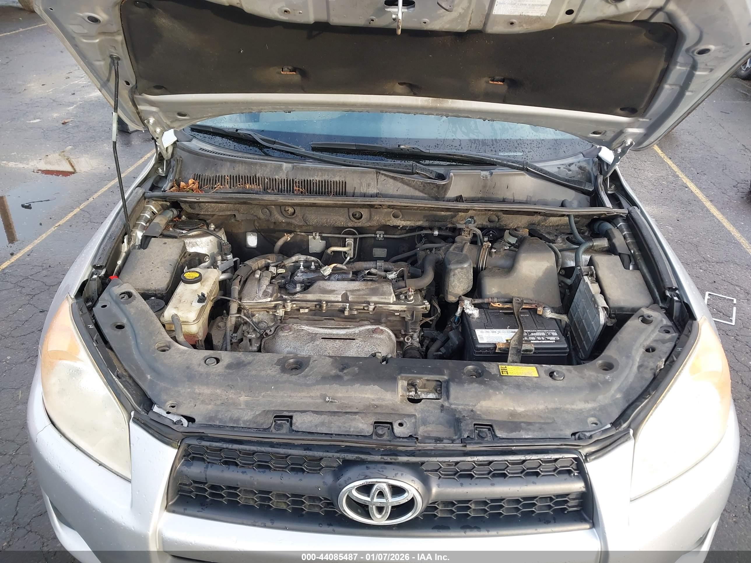 TOYOTA RAV4 image 10