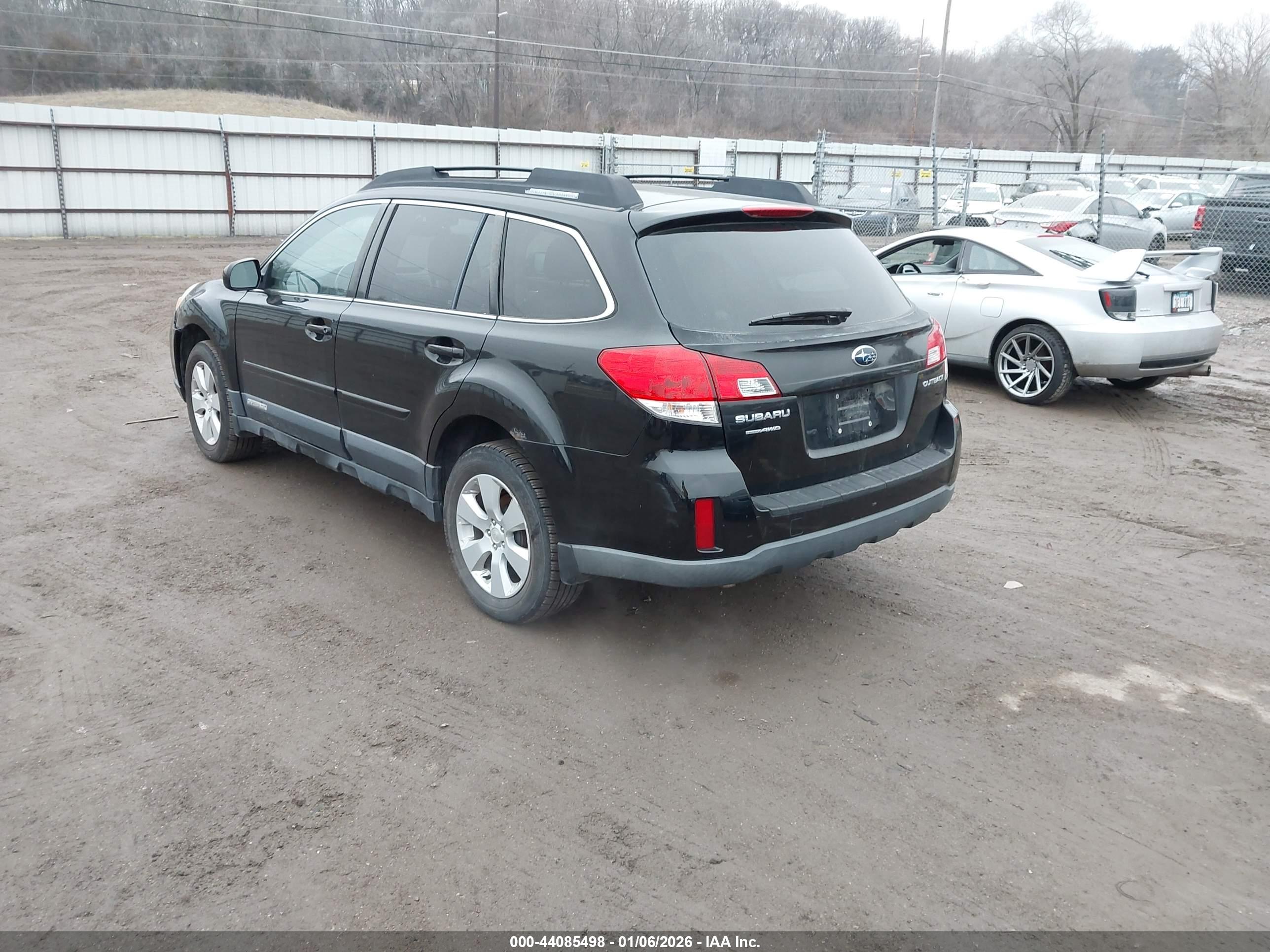 SUBARU OUTBACK image 3