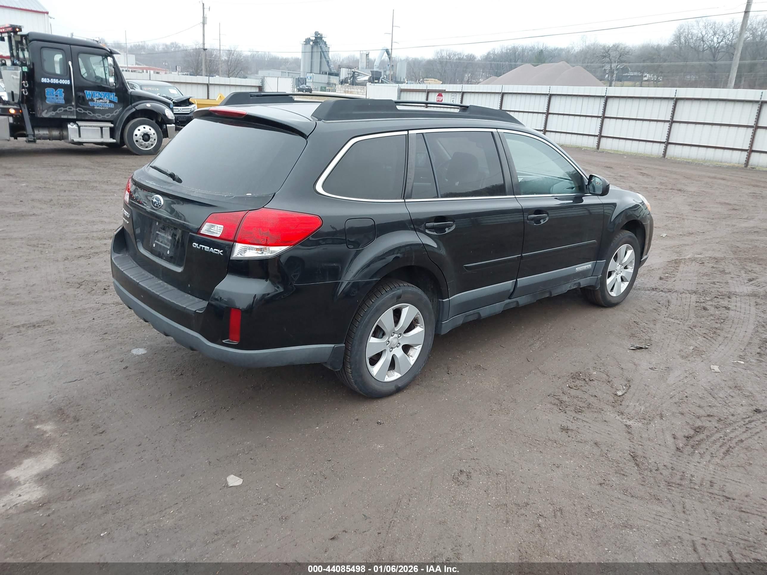 SUBARU OUTBACK image 4