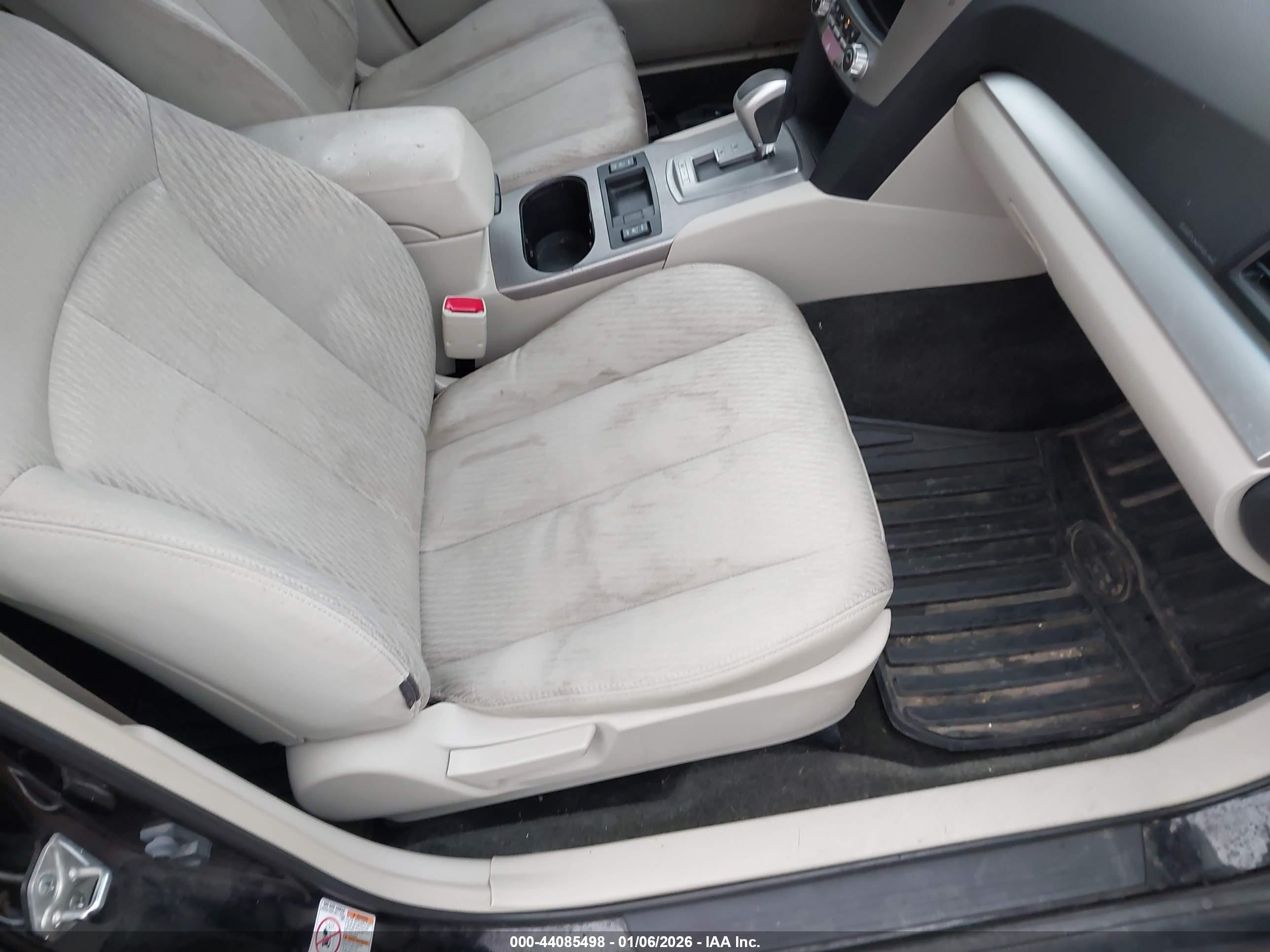 SUBARU OUTBACK image 5