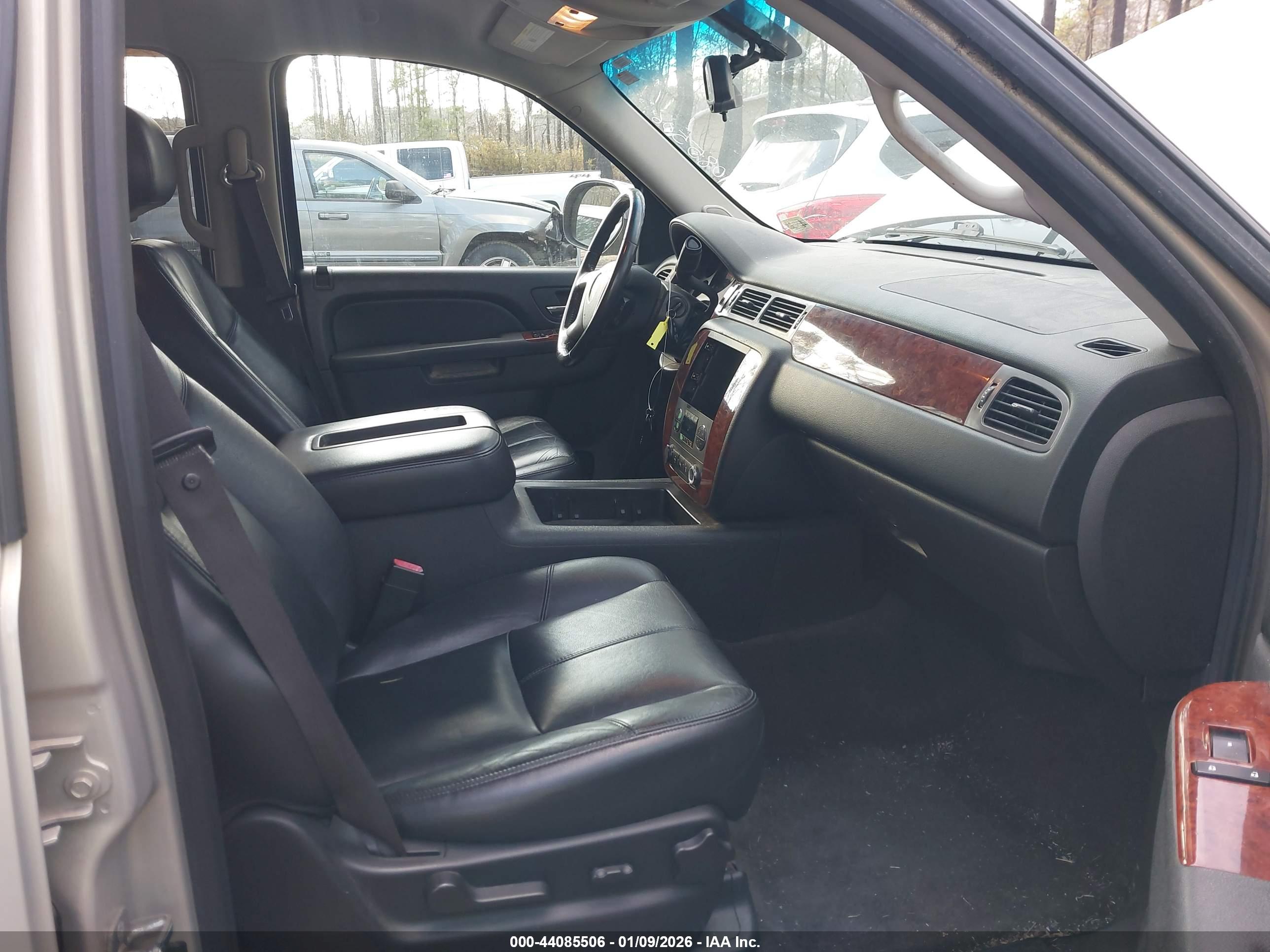 CHEVROLET TAHOE image 5