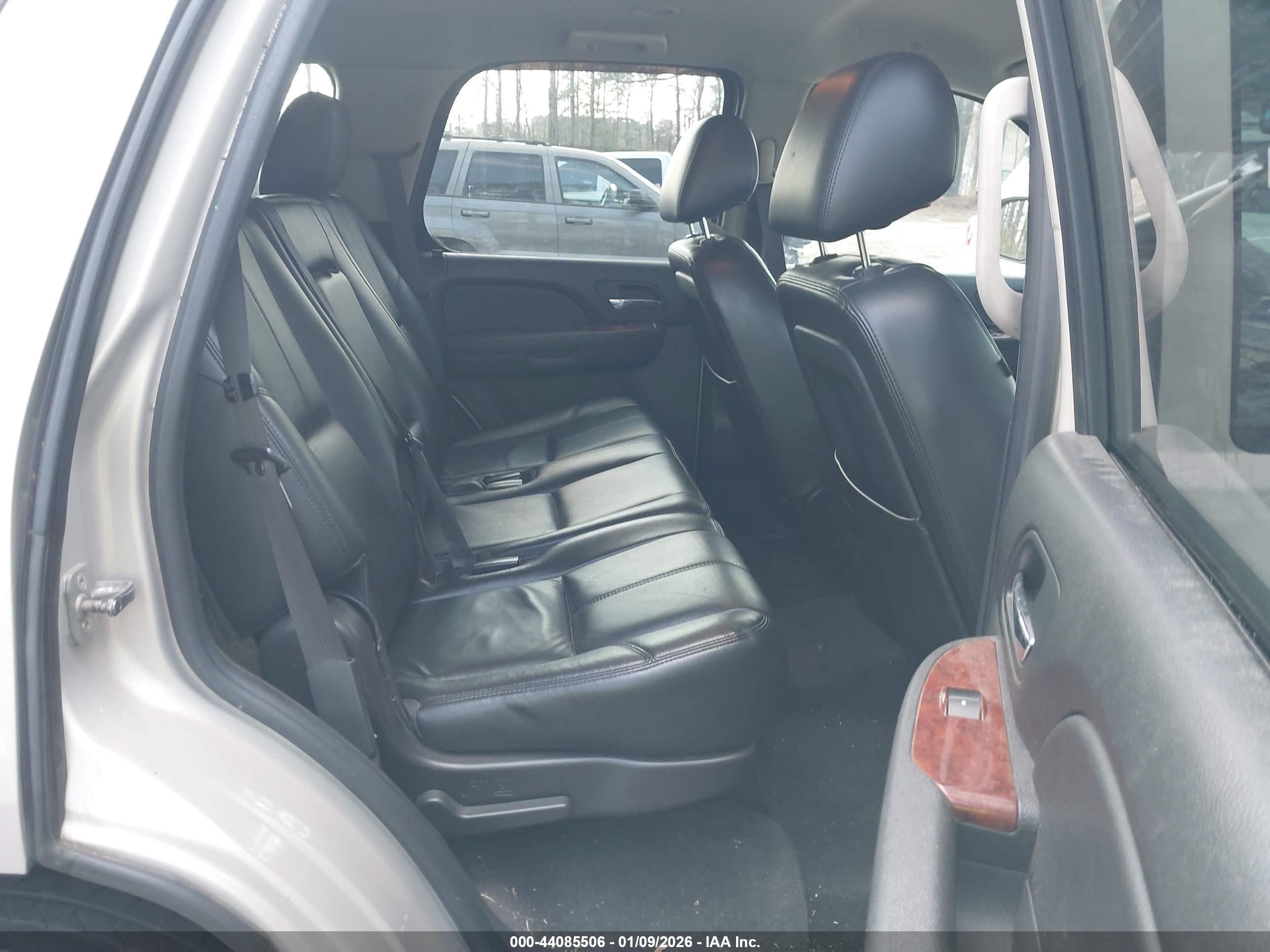 CHEVROLET TAHOE image 8