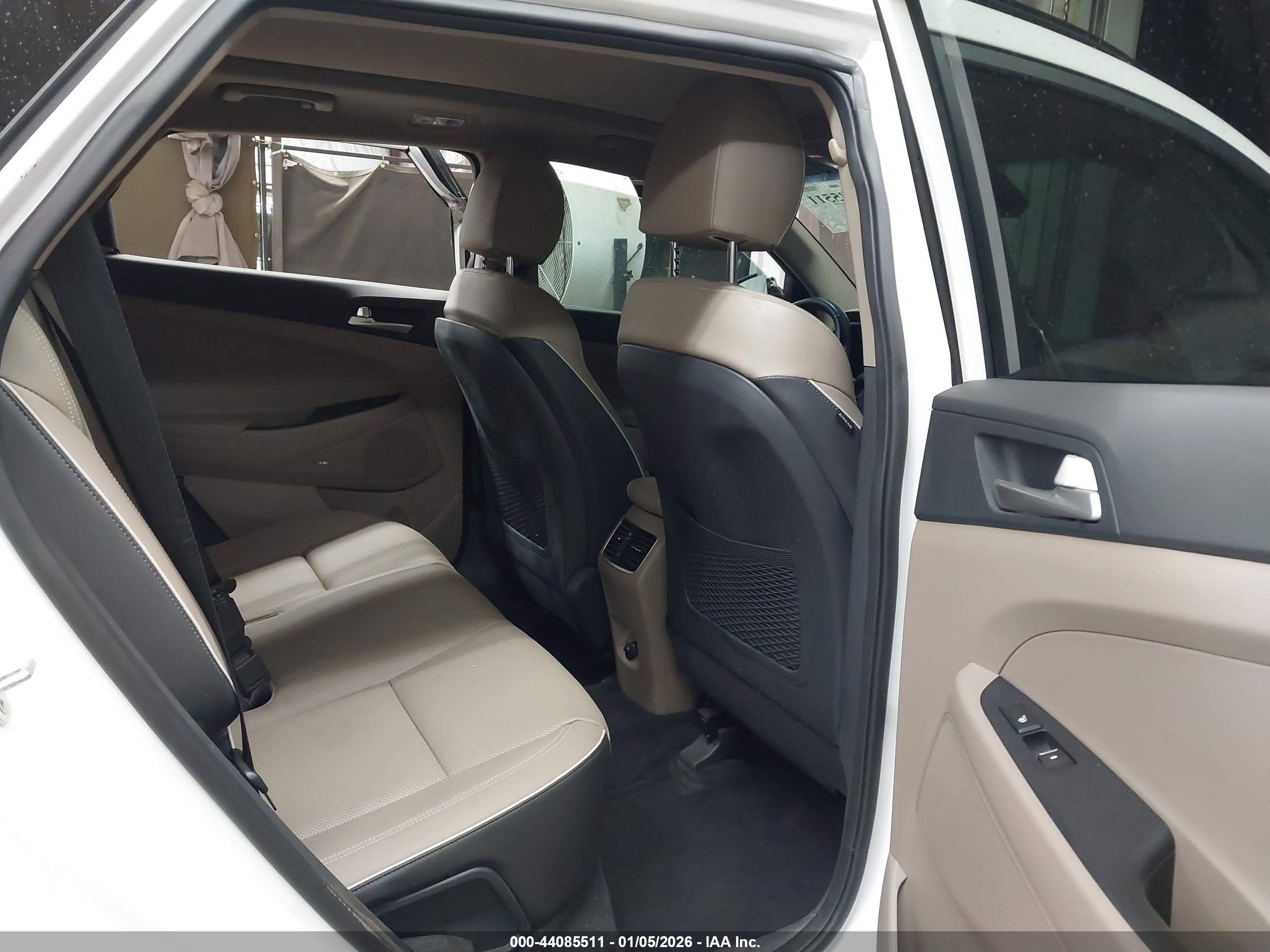HYUNDAI TUCSON image 8