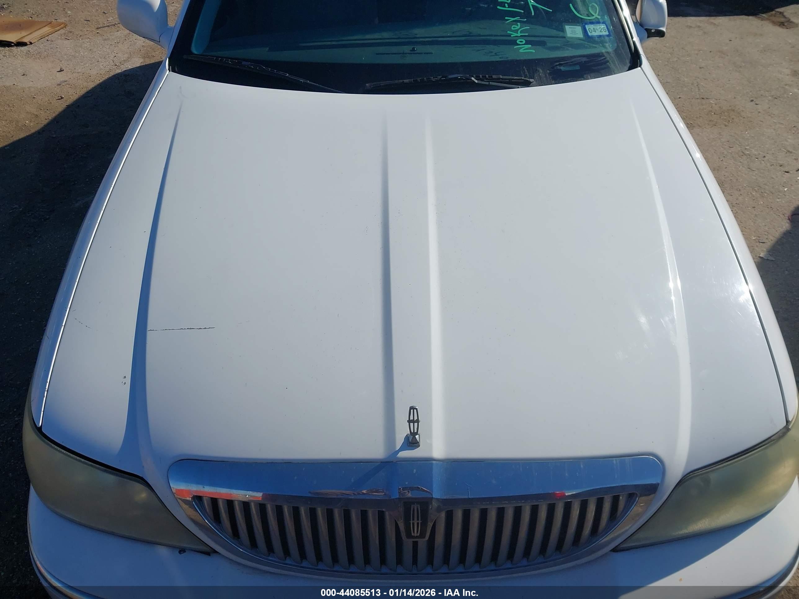 LINCOLN TOWN image 10