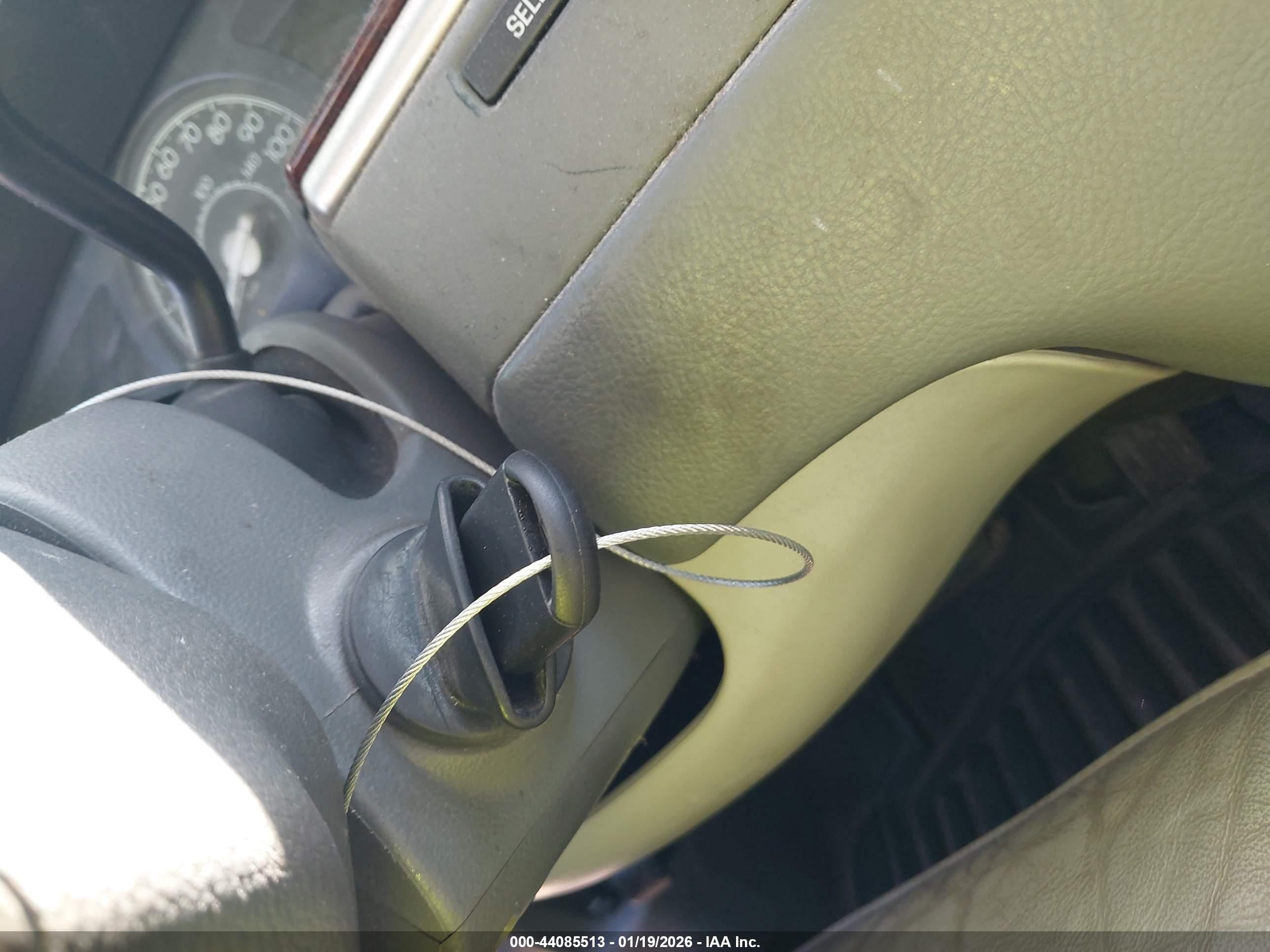 LINCOLN TOWN image 11