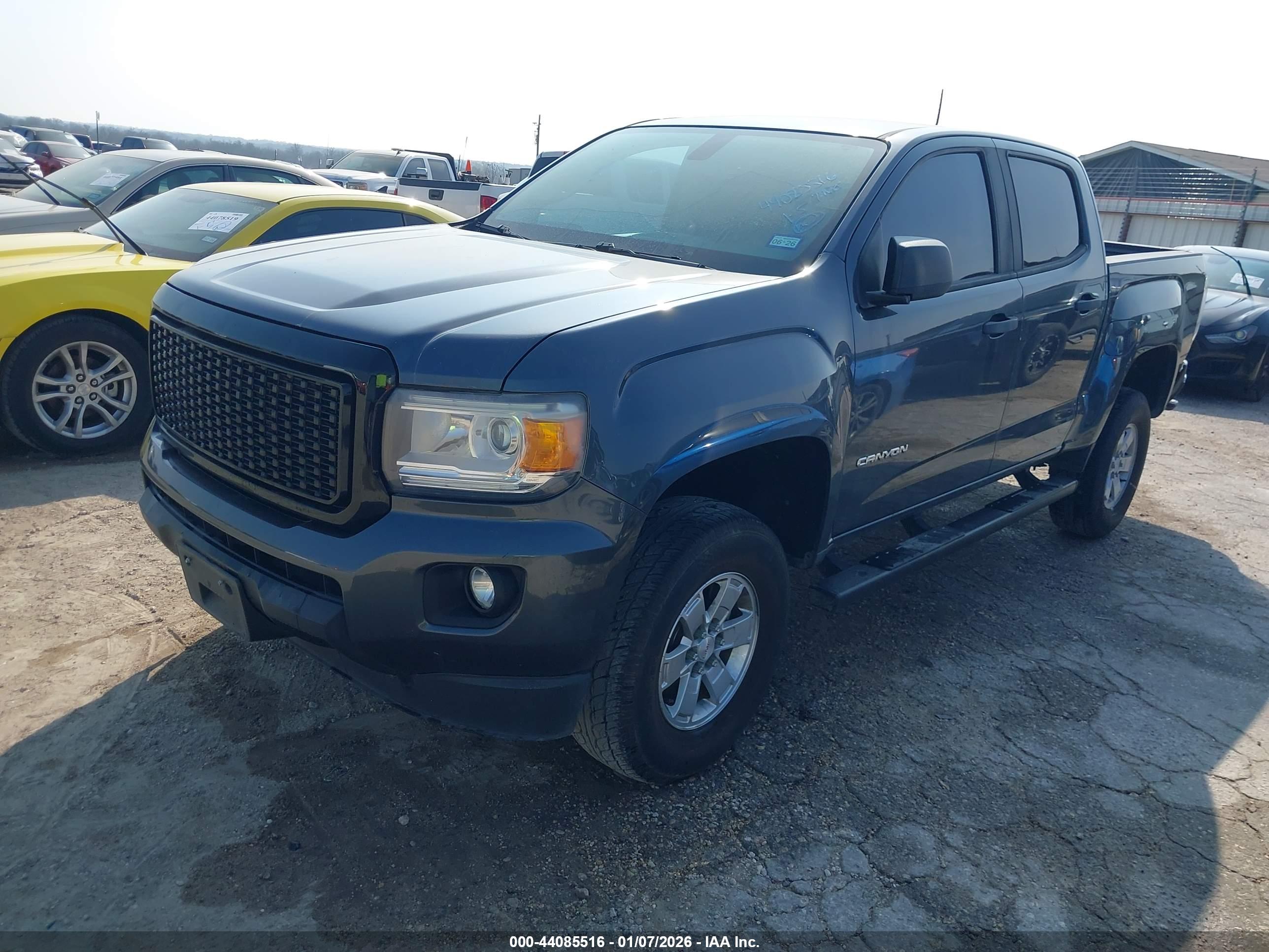 GMC CANYON image 2