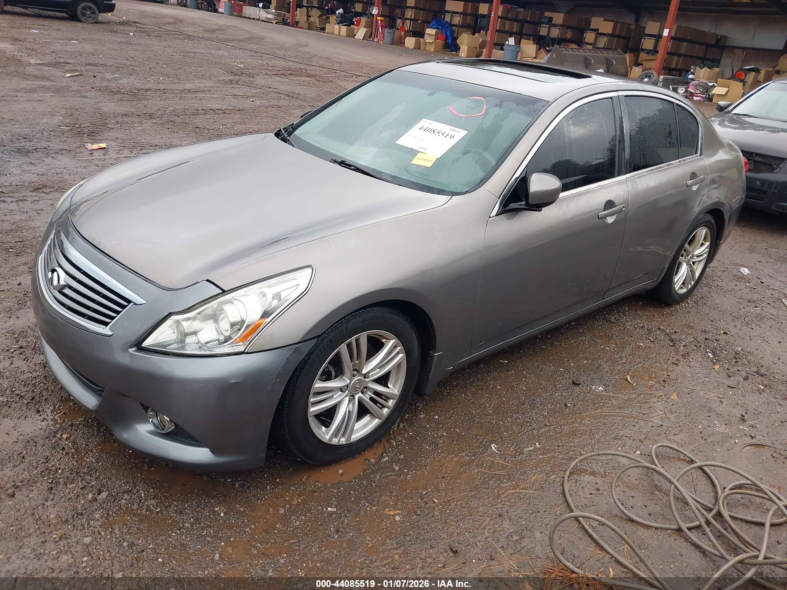 INFINITI G37 image 2