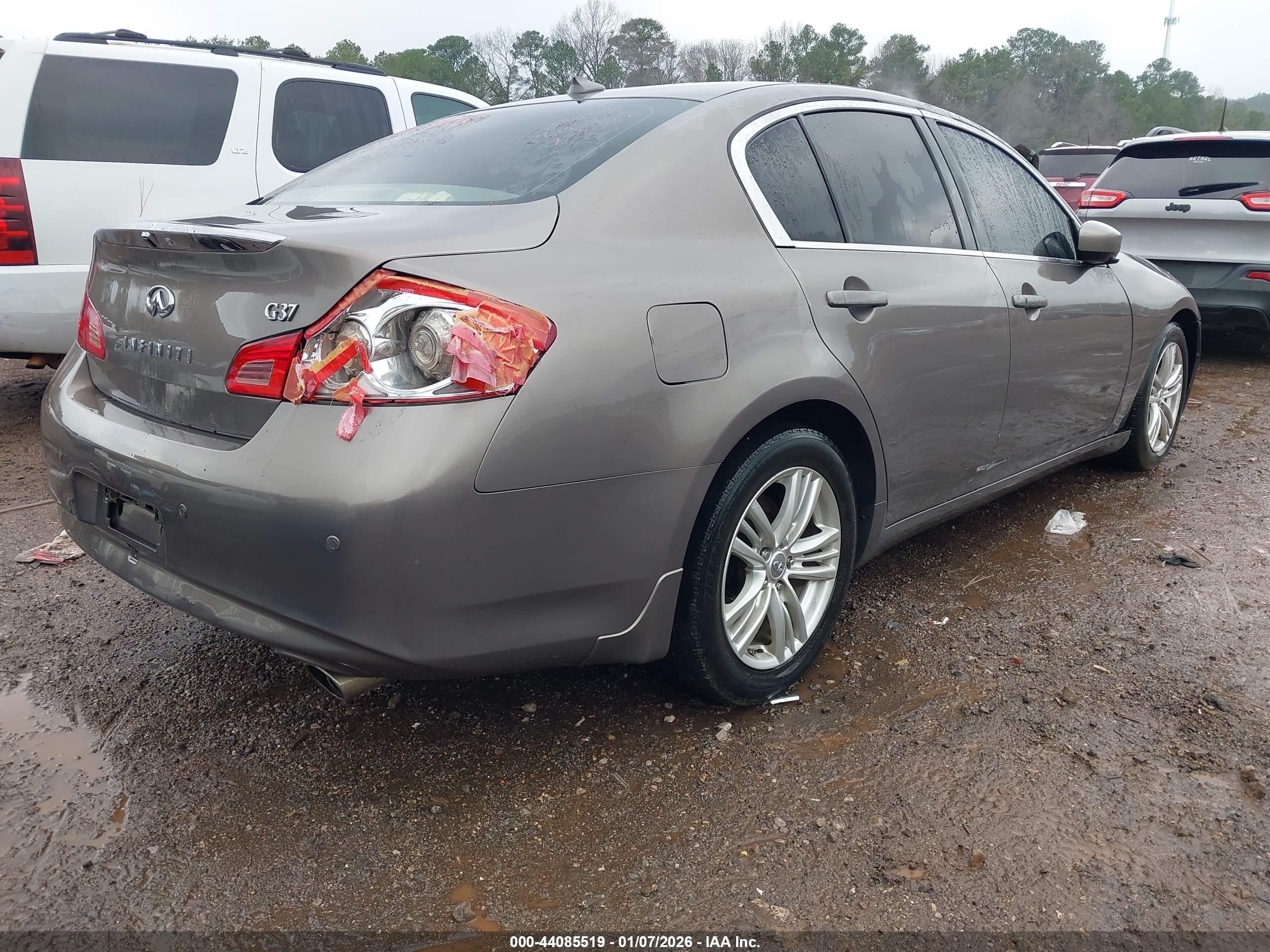 INFINITI G37 image 4
