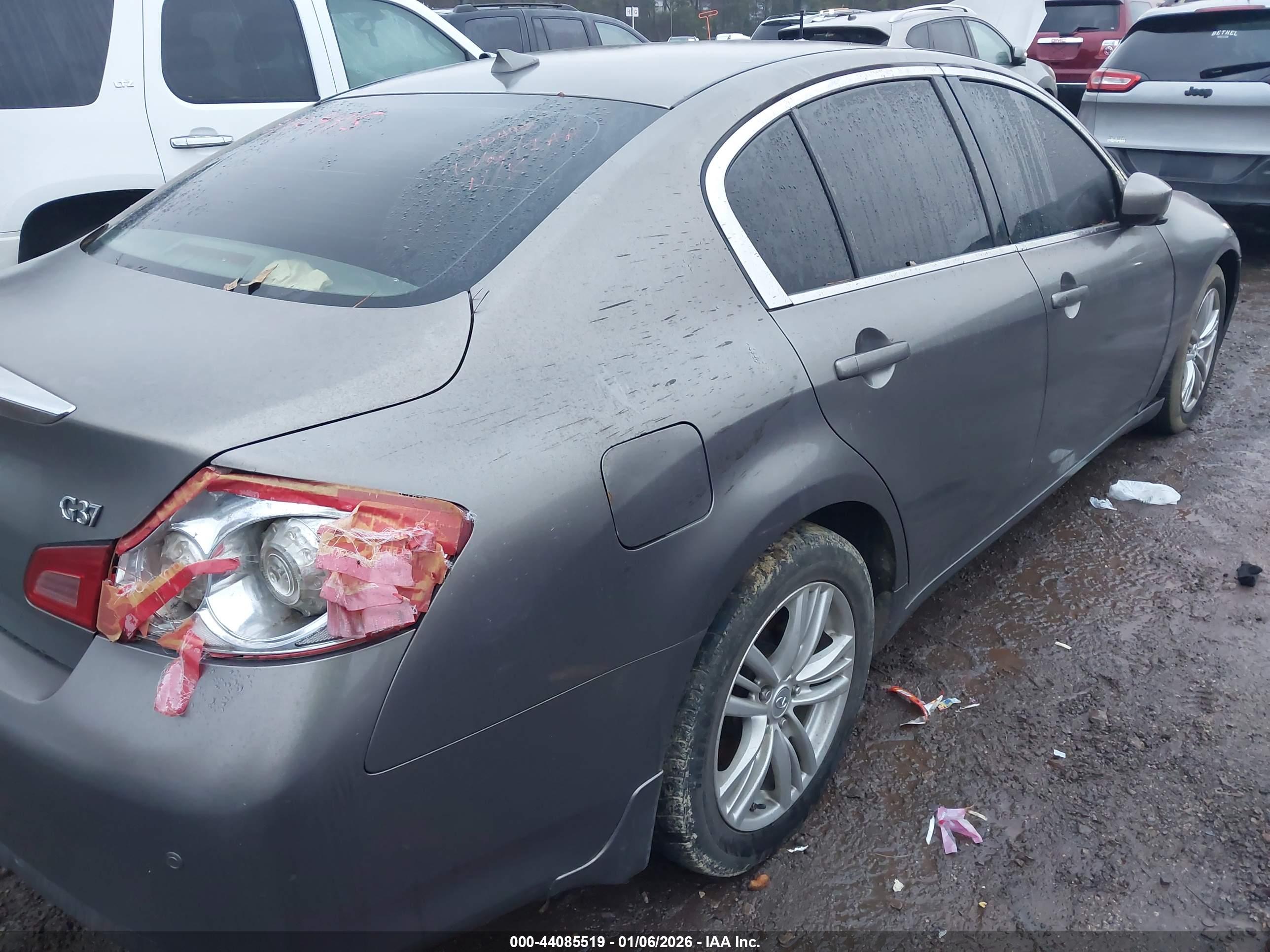 INFINITI G37 image 6