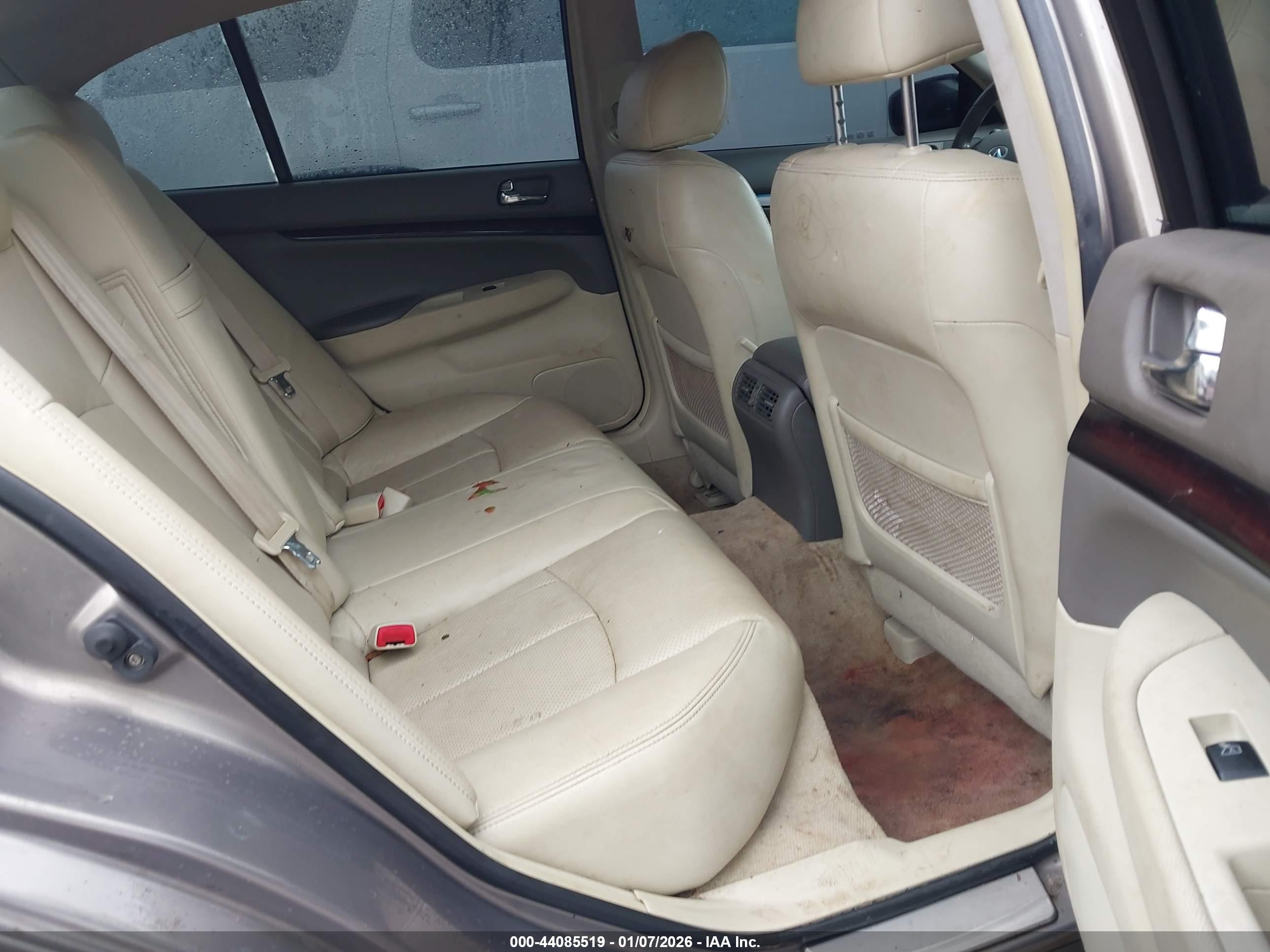 INFINITI G37 image 8