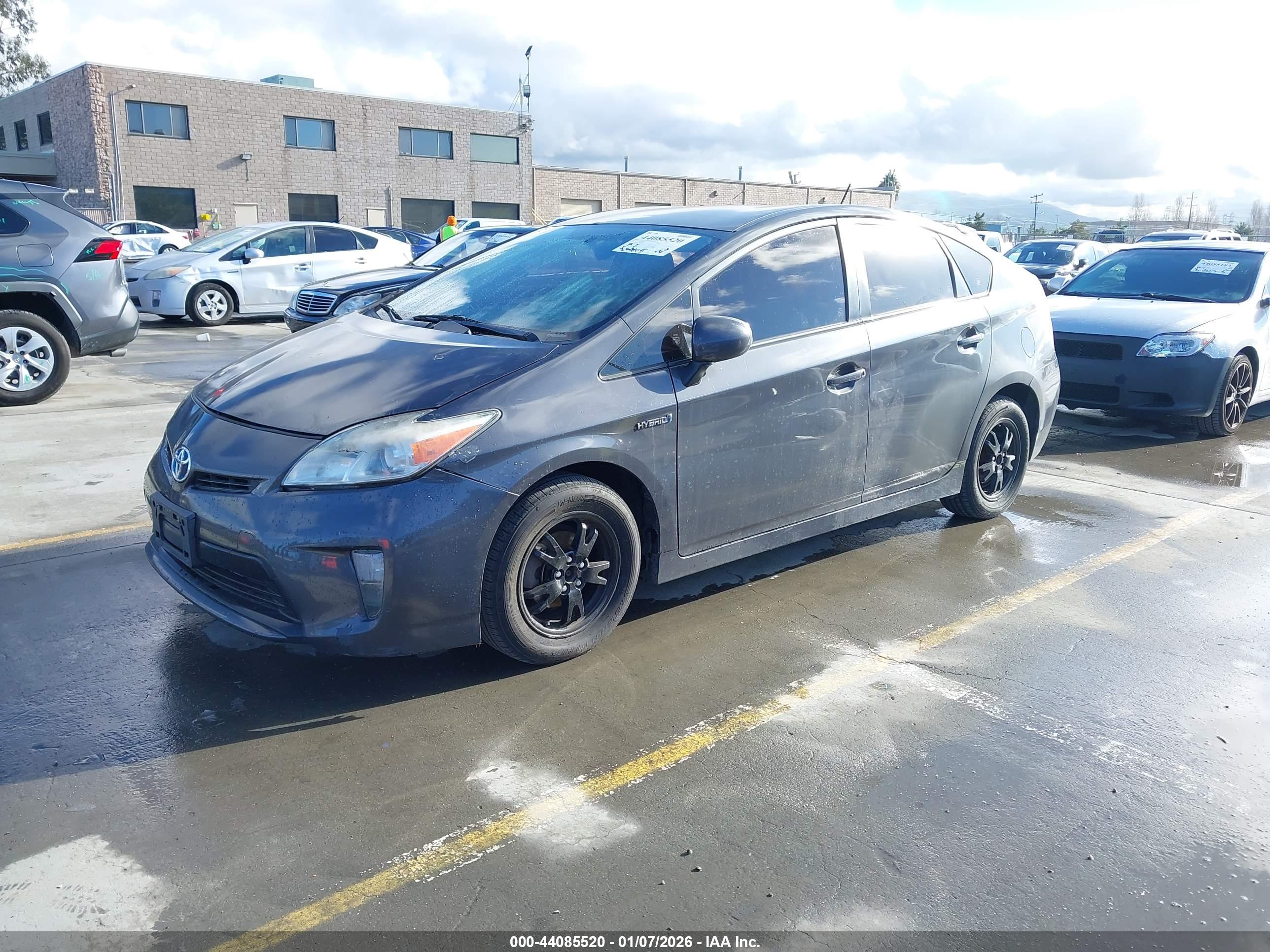 TOYOTA PRIUS image 2