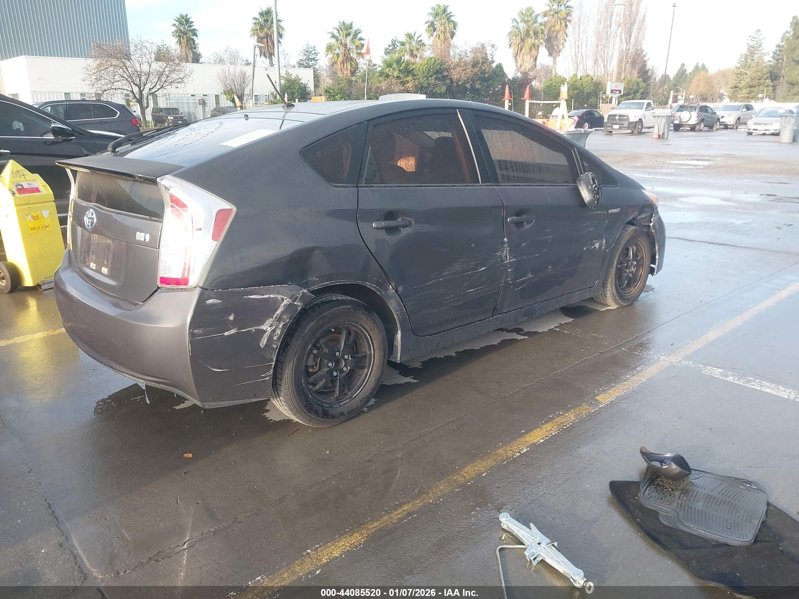 TOYOTA PRIUS image 4