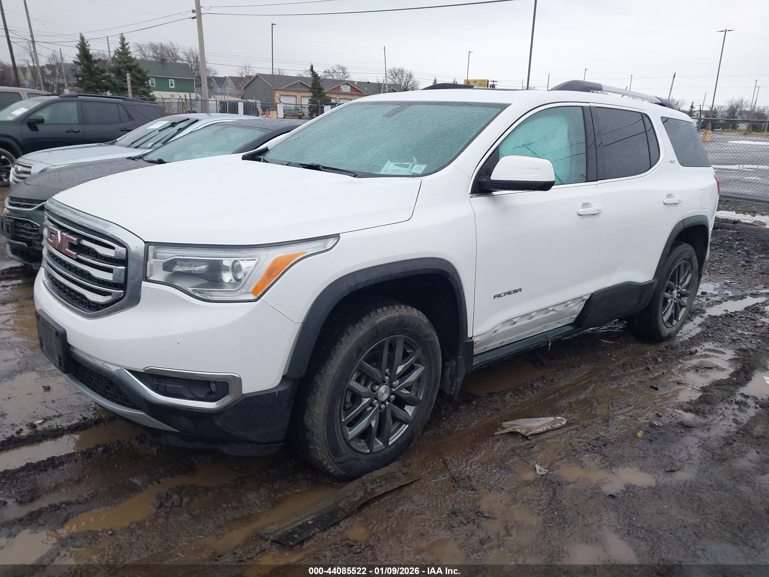 GMC ACADIA image 2