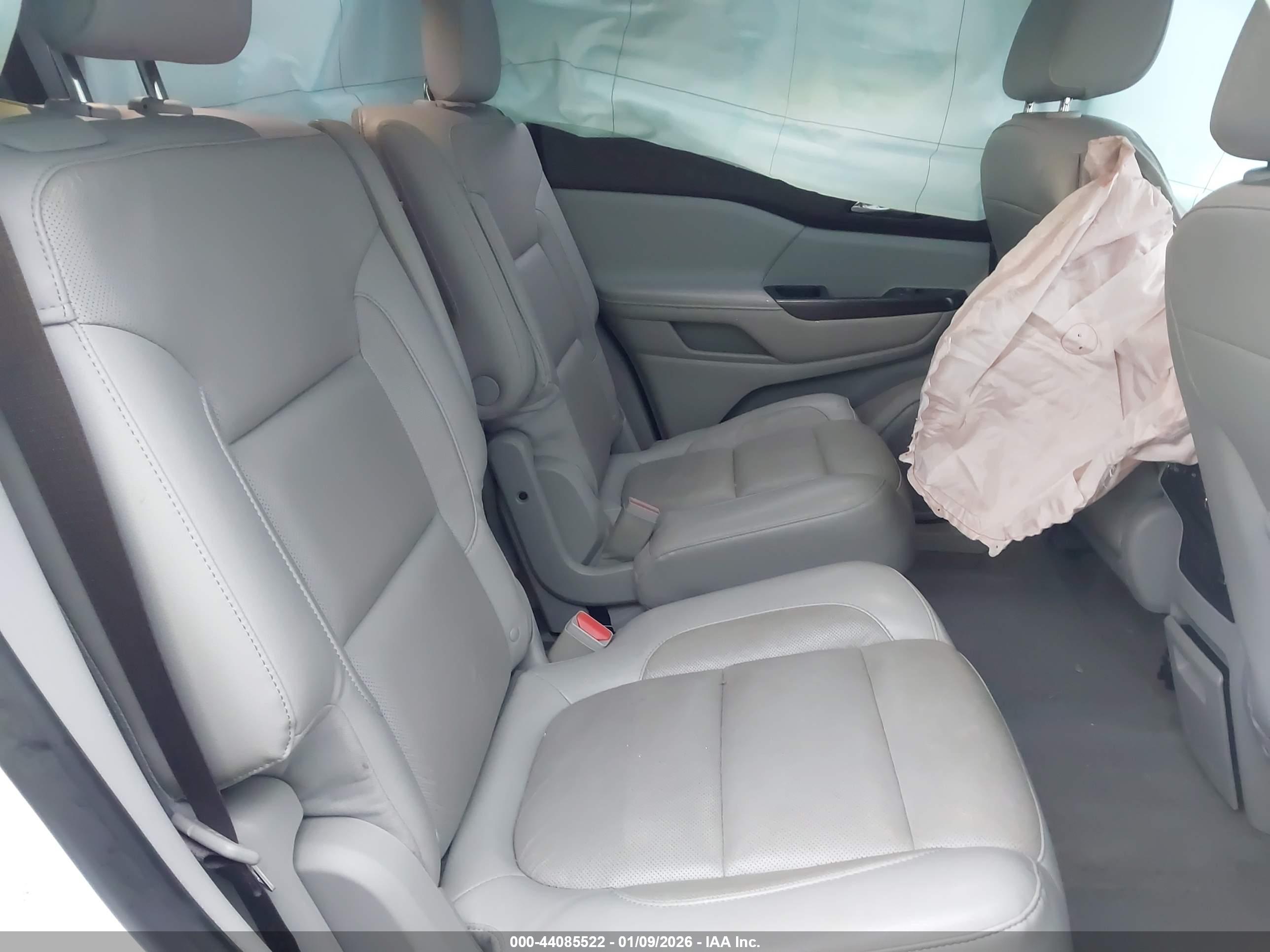 GMC ACADIA image 8