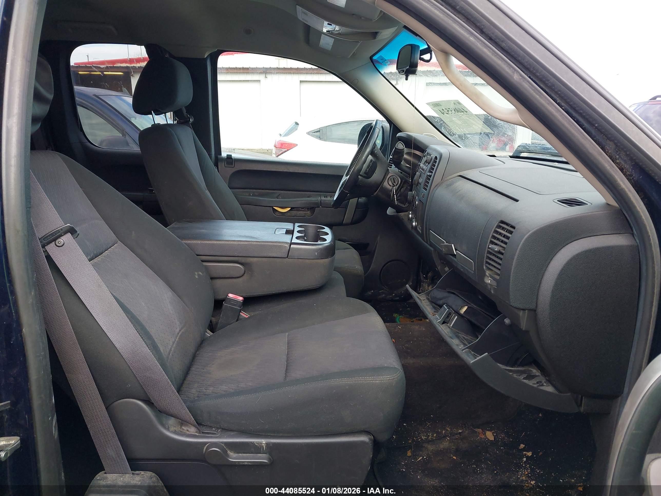 CHEVROLET SILVERADO image 5