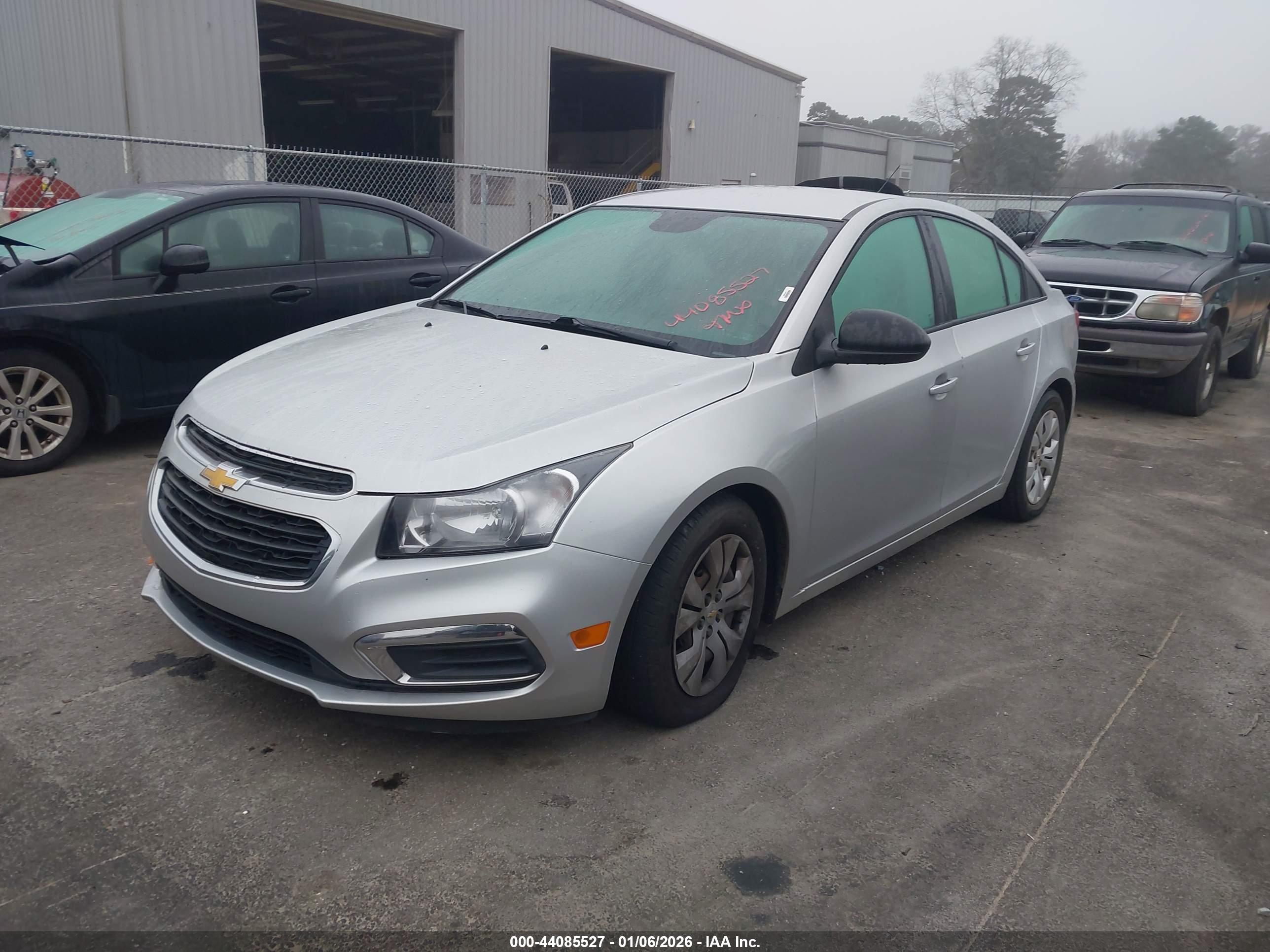CHEVROLET CRUZE image 2