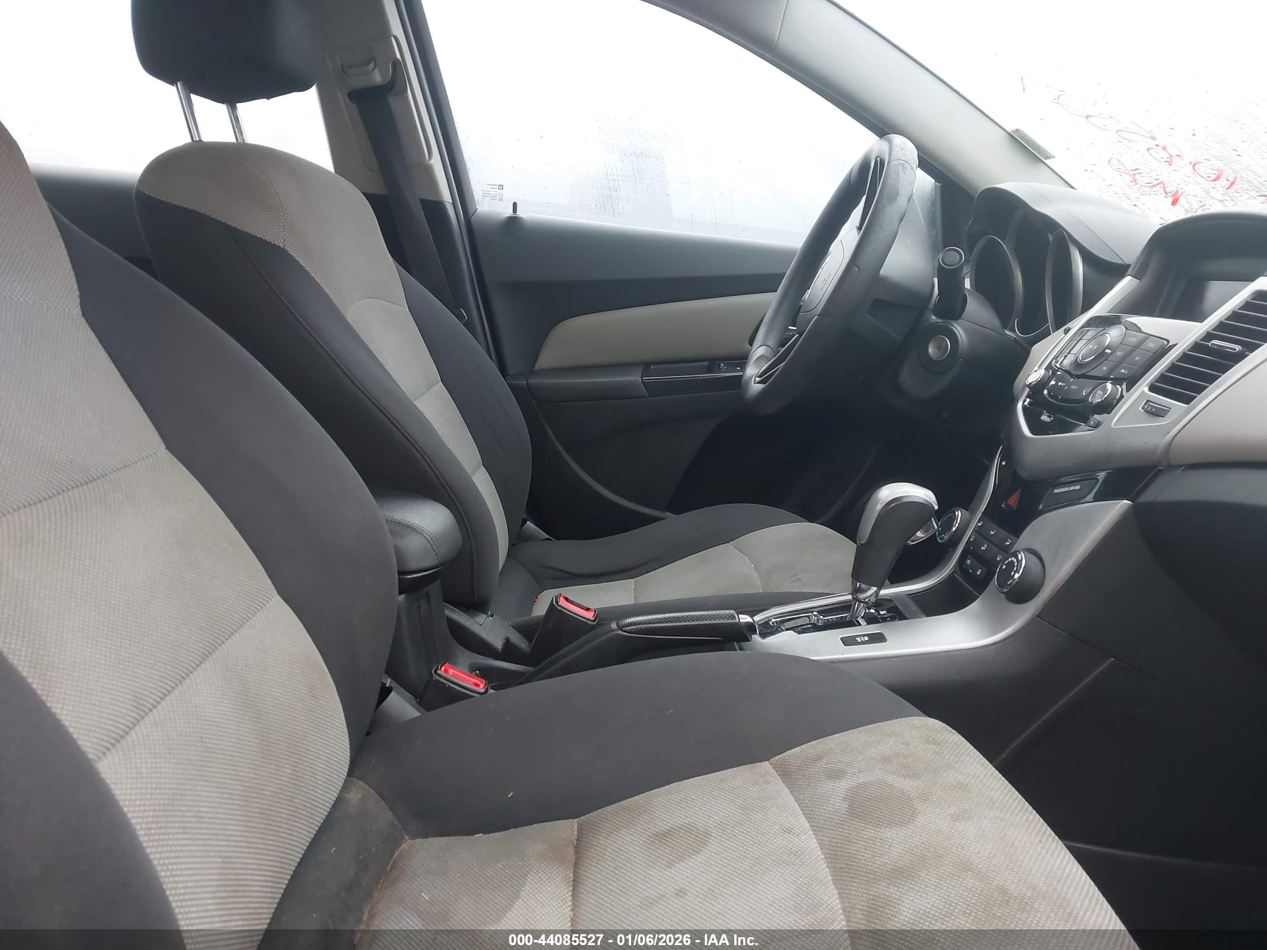 CHEVROLET CRUZE image 5