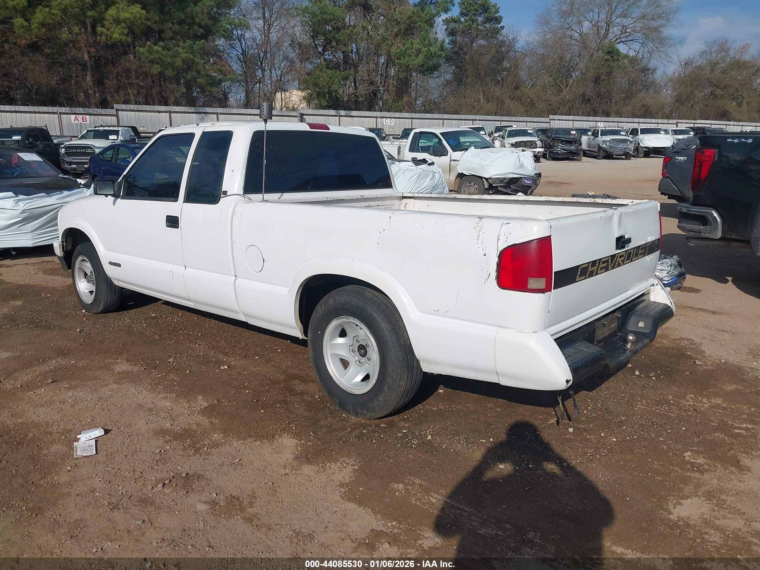 CHEVROLET S image 3