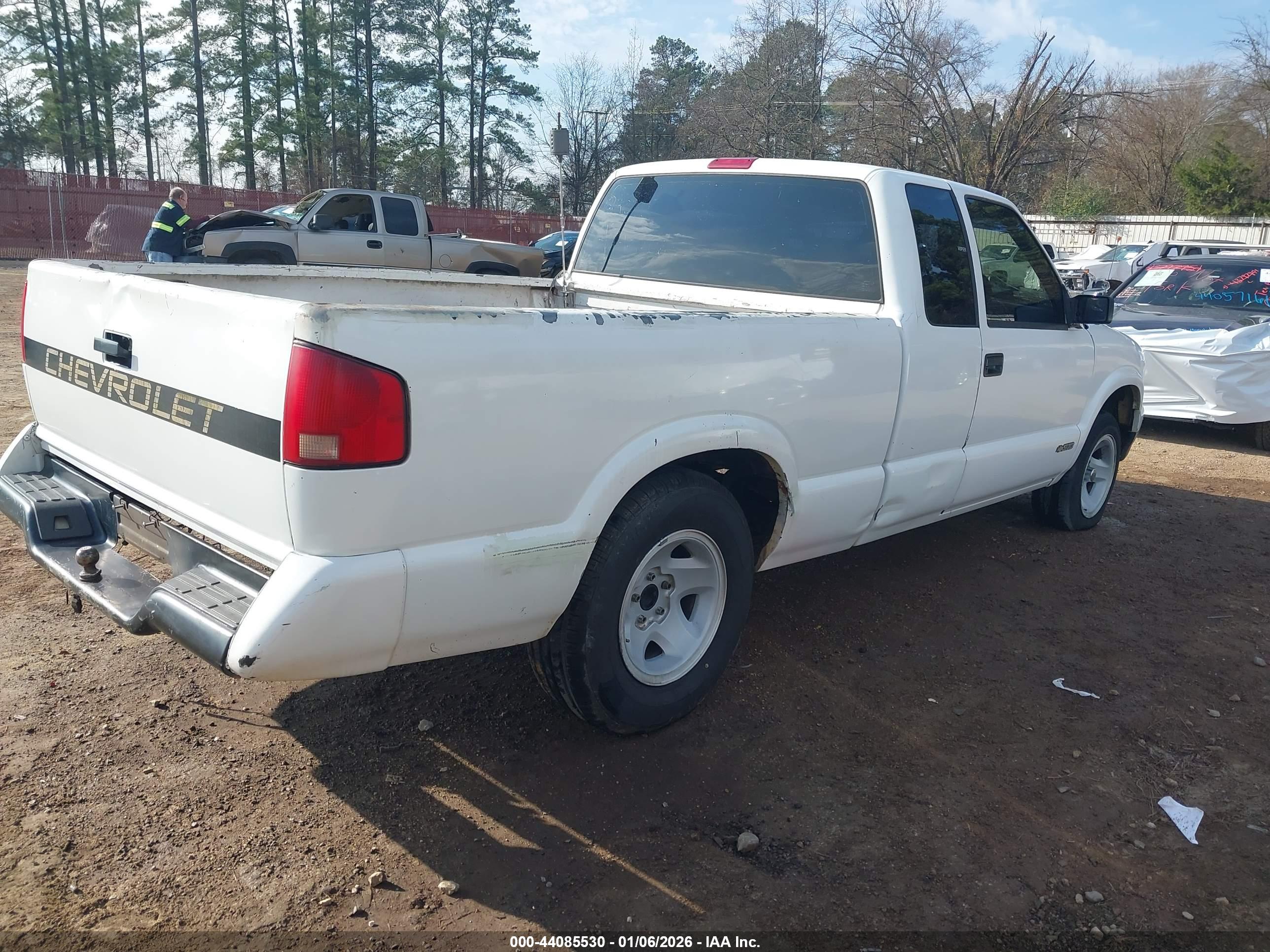 CHEVROLET S image 4