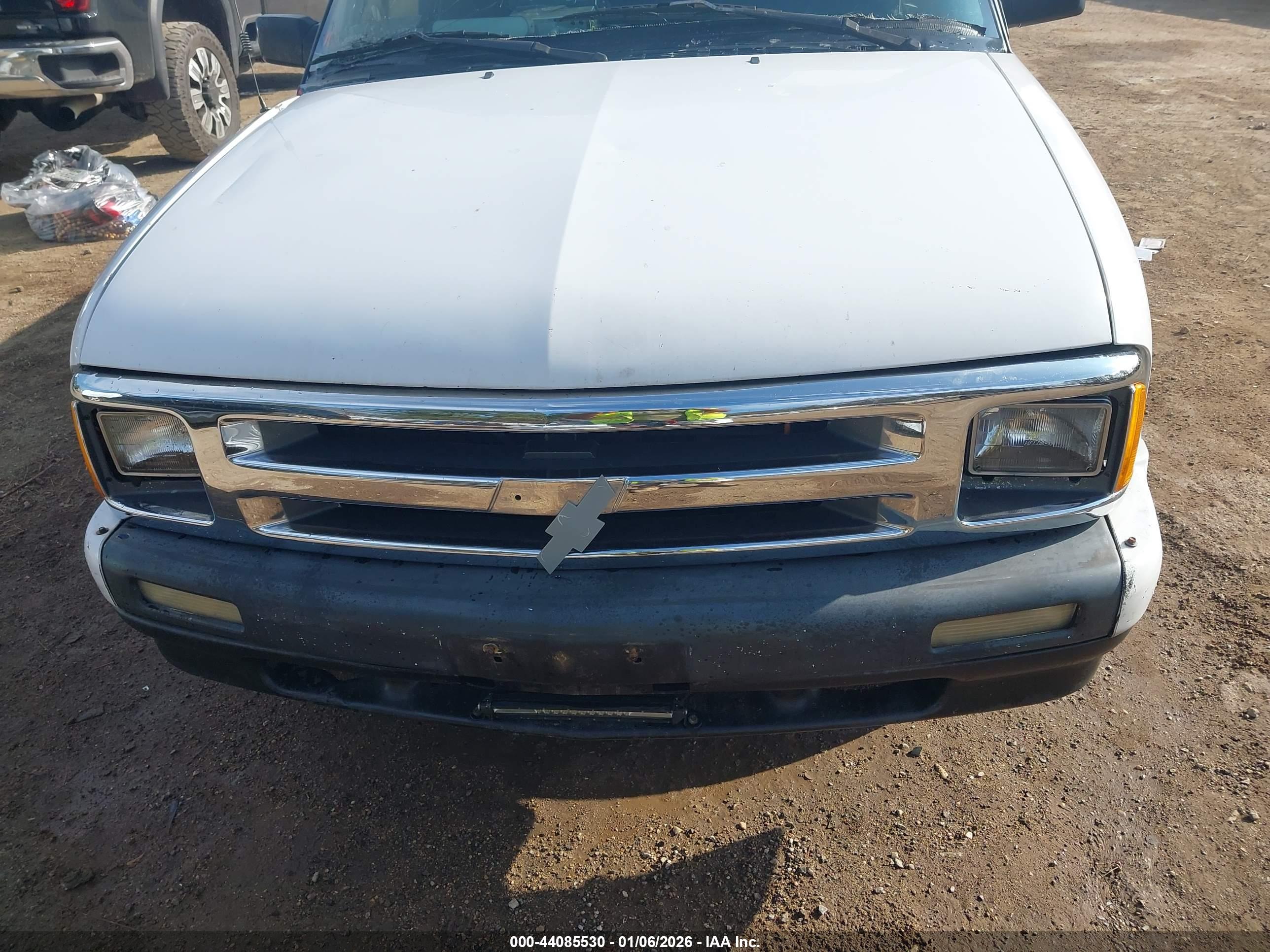 CHEVROLET S image 6