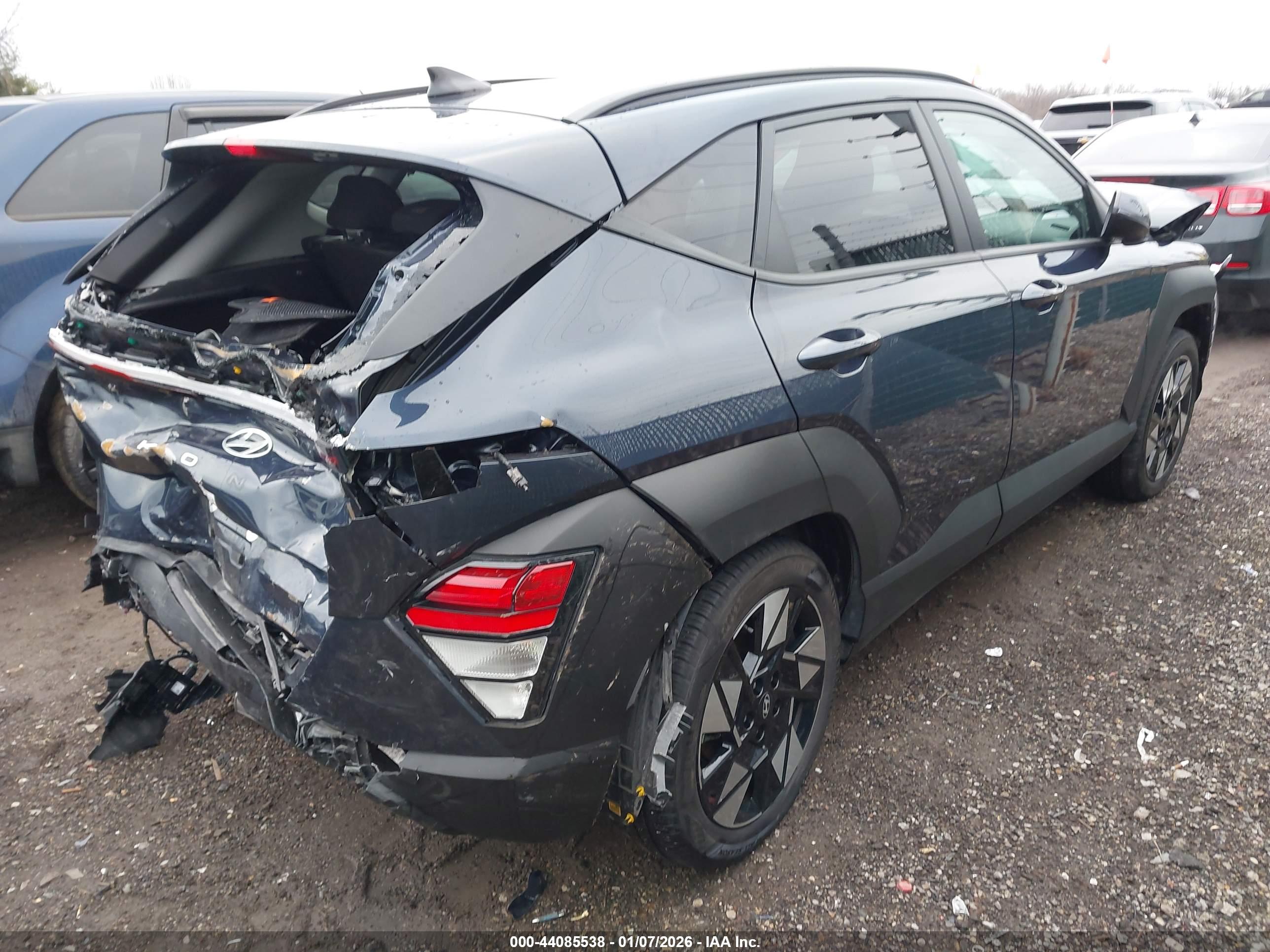 HYUNDAI KONA image 4