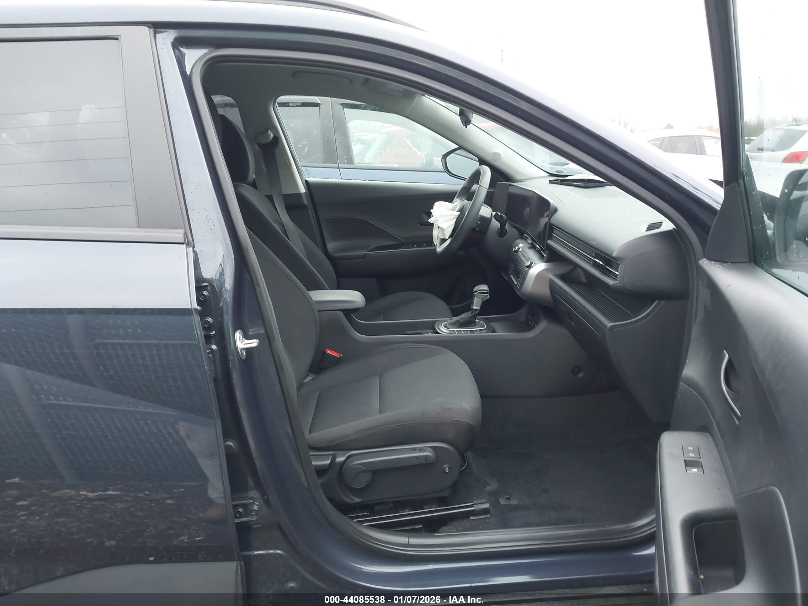 HYUNDAI KONA image 5