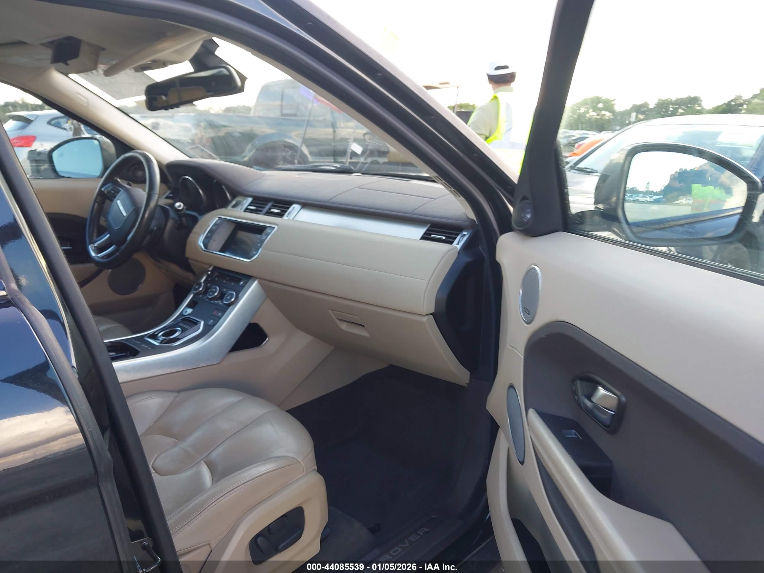 LAND ROVER image 5