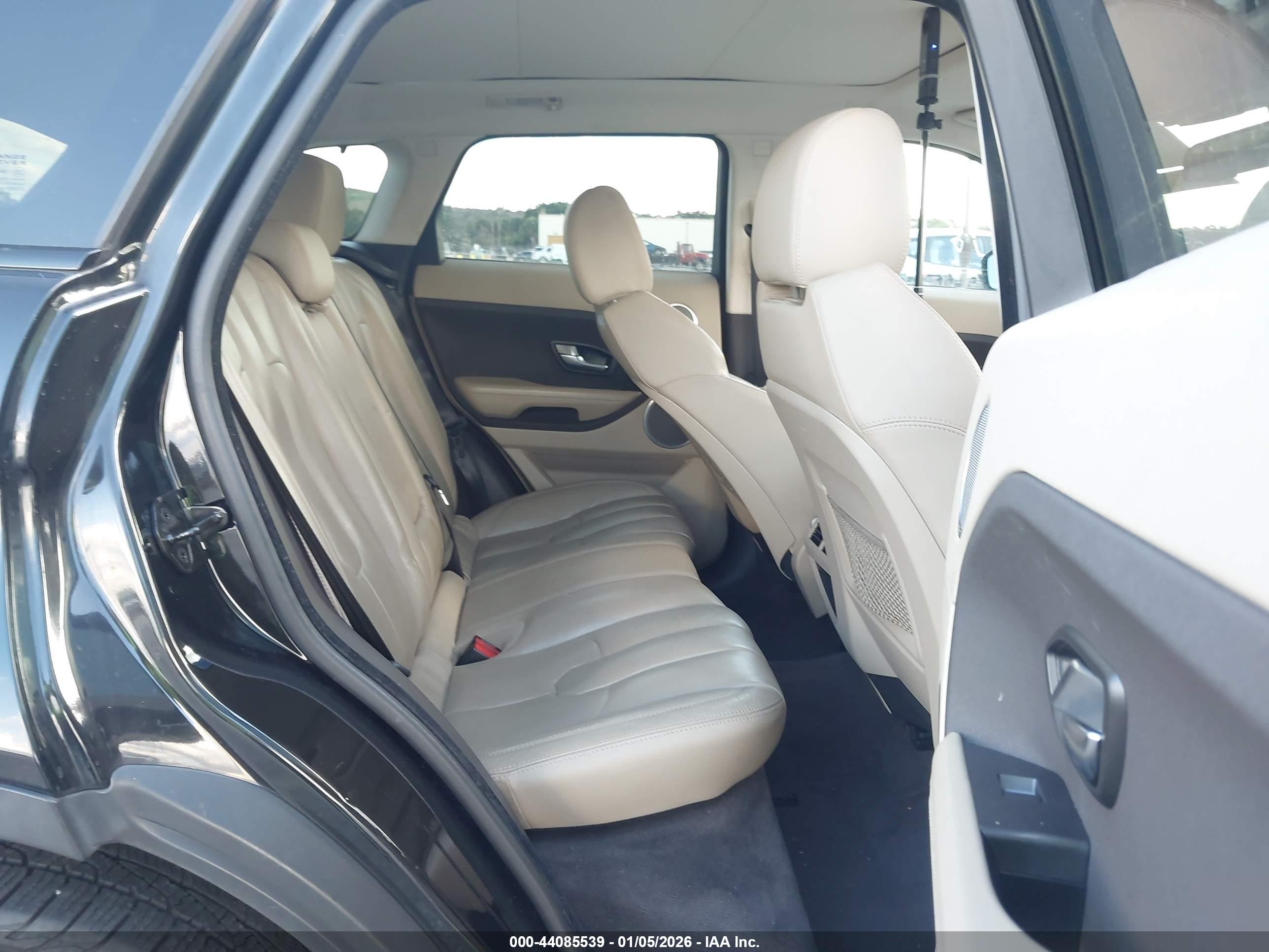 LAND ROVER image 8