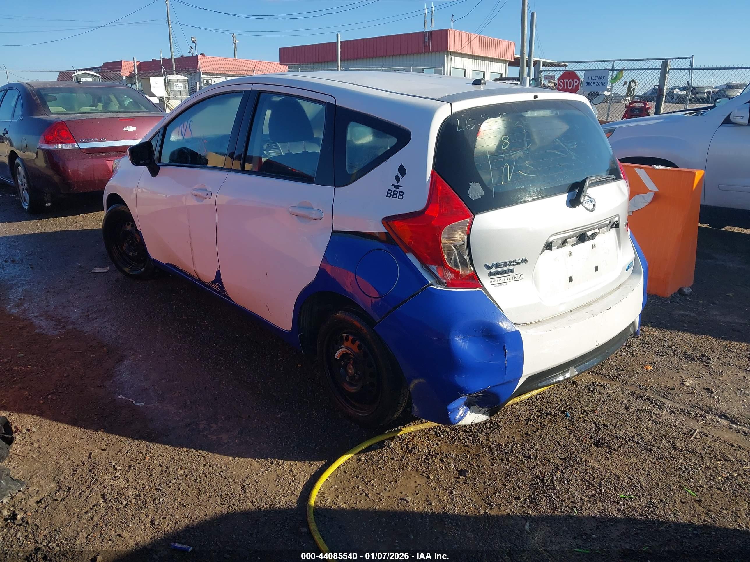 NISSAN VERSA image 3