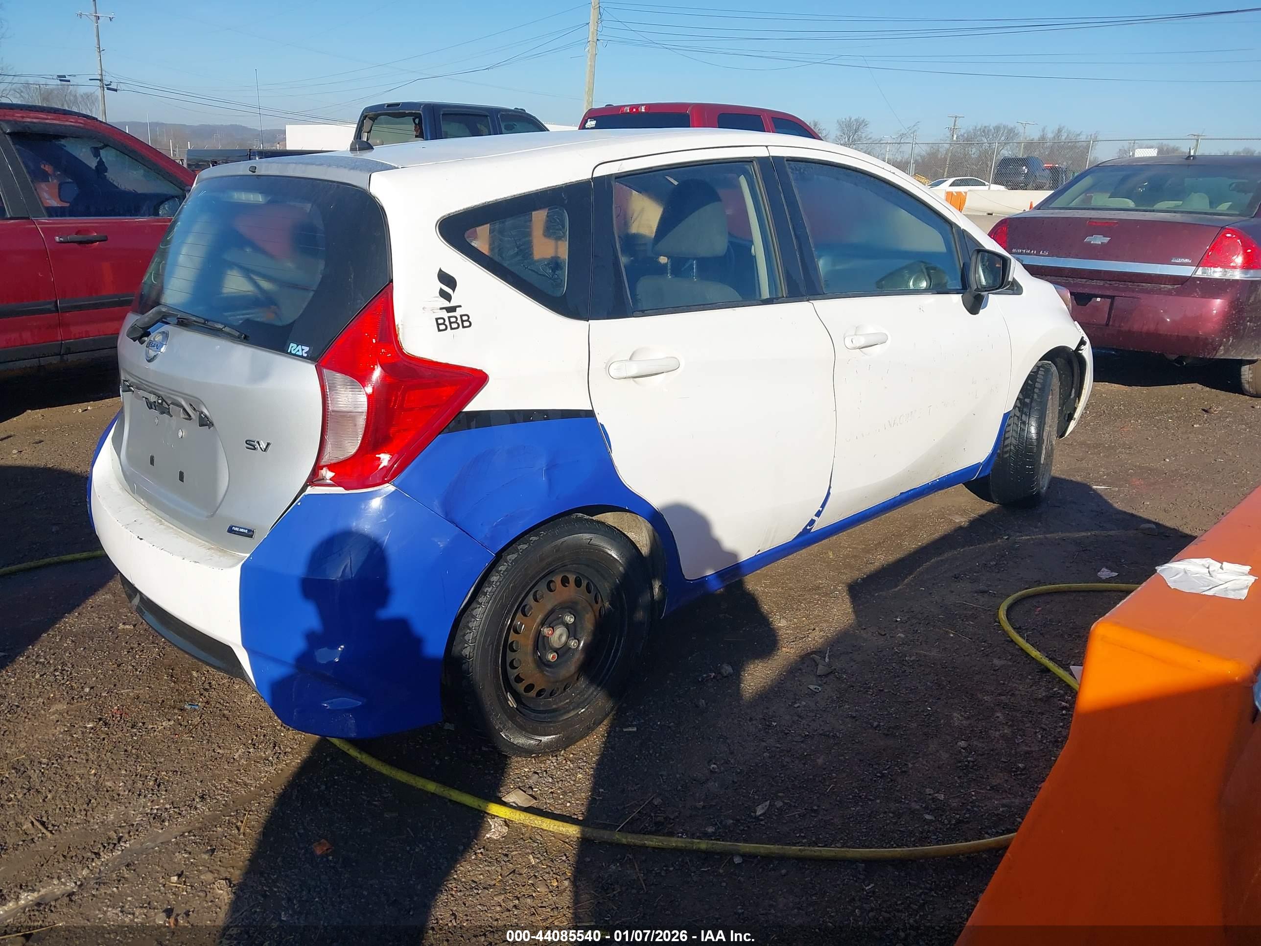 NISSAN VERSA image 4
